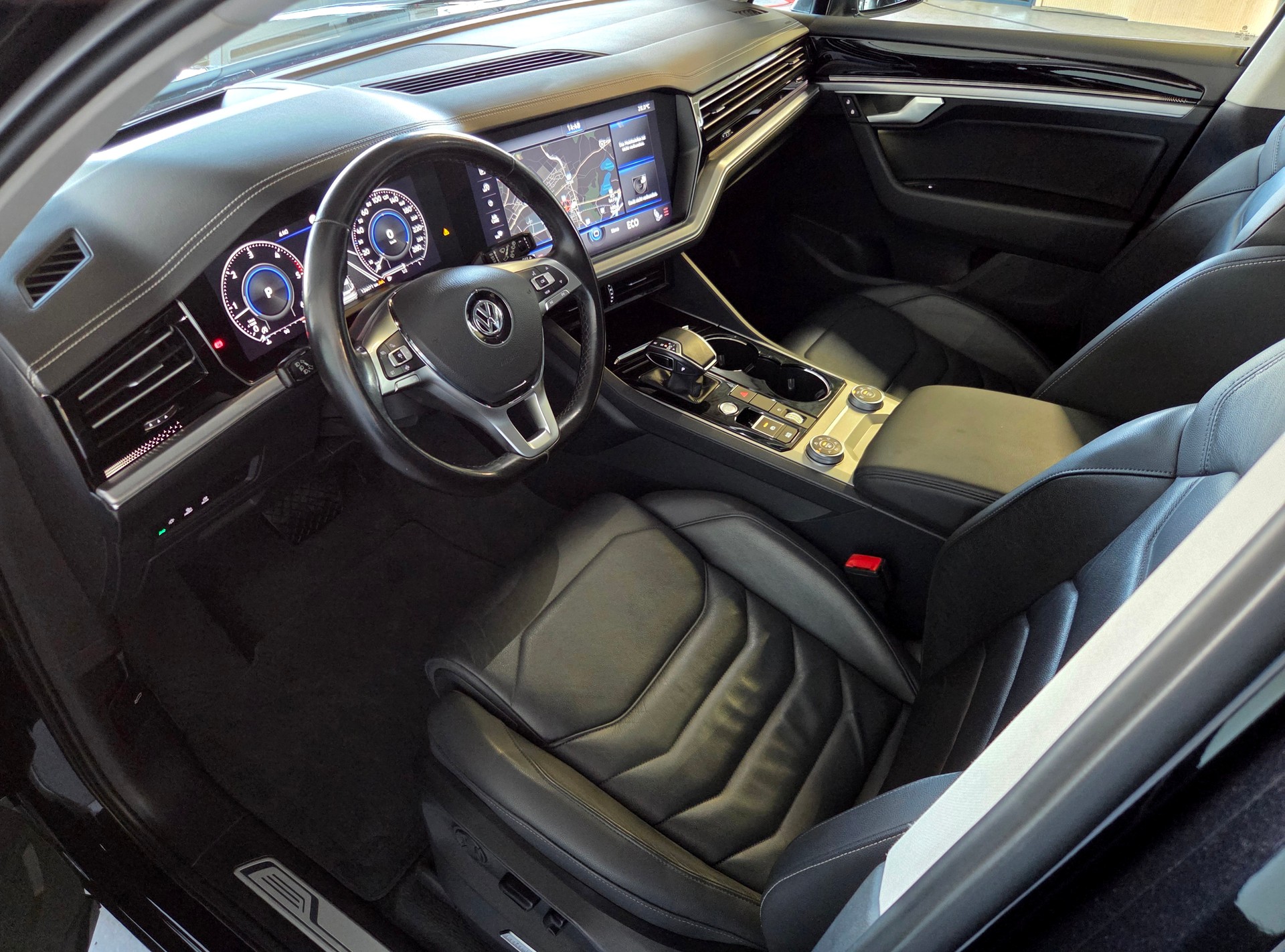 VW Touareg 3.0 V6 TDI 286 Elegance-image-11