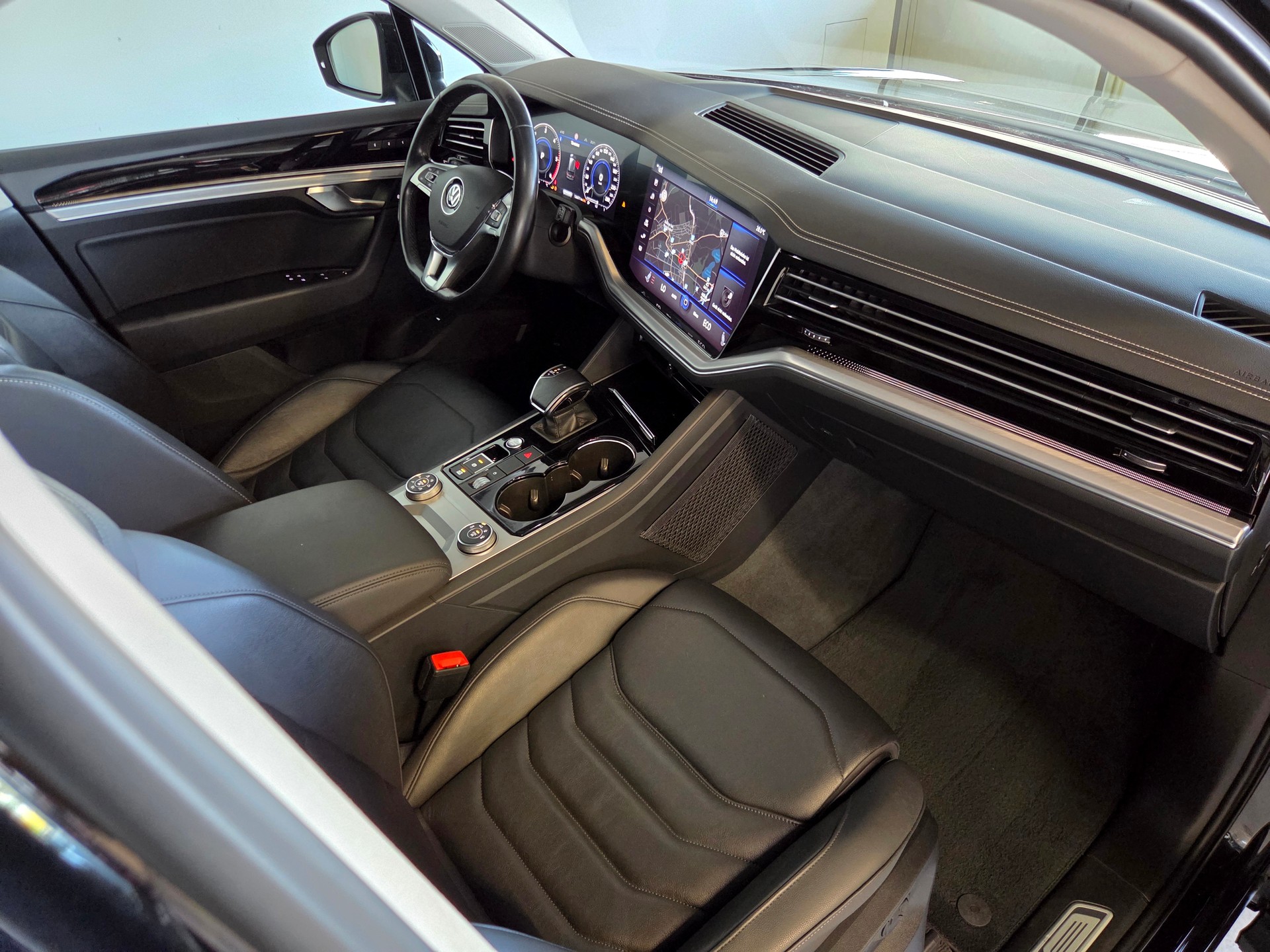 VW Touareg 3.0 V6 TDI 286 Elegance-image-17