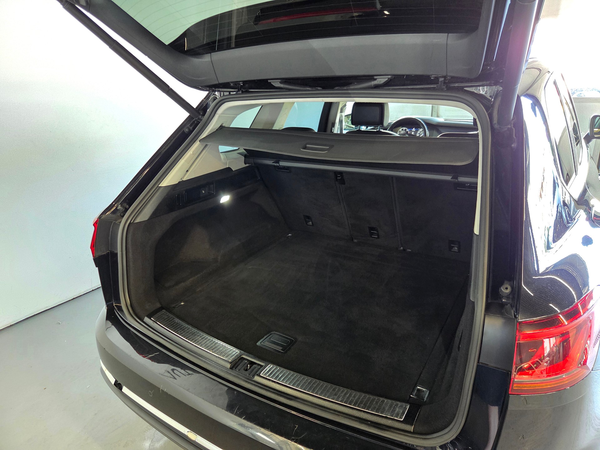 VW Touareg 3.0 V6 TDI 286 Elegance-image-22