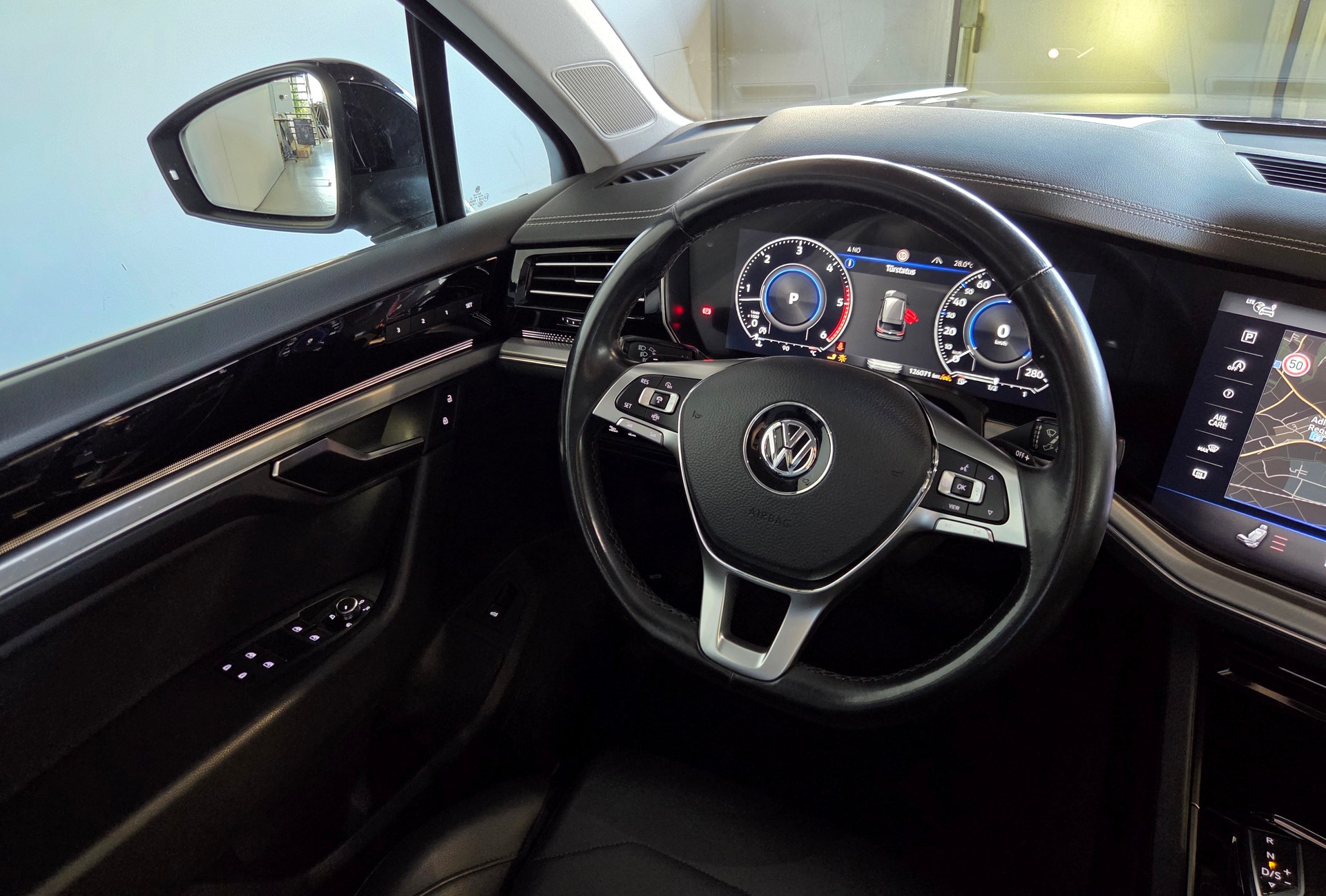VW Touareg 3.0 V6 TDI 286 Elegance-image-13
