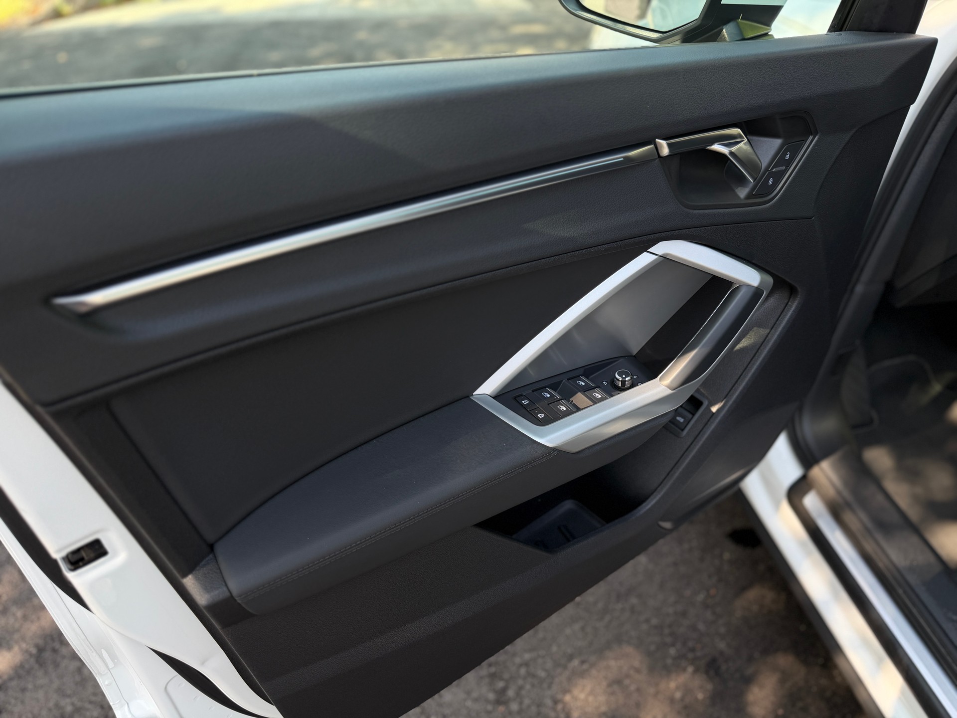 AUDI Q3 40 TFSI S line quattro S-tronic-image-12