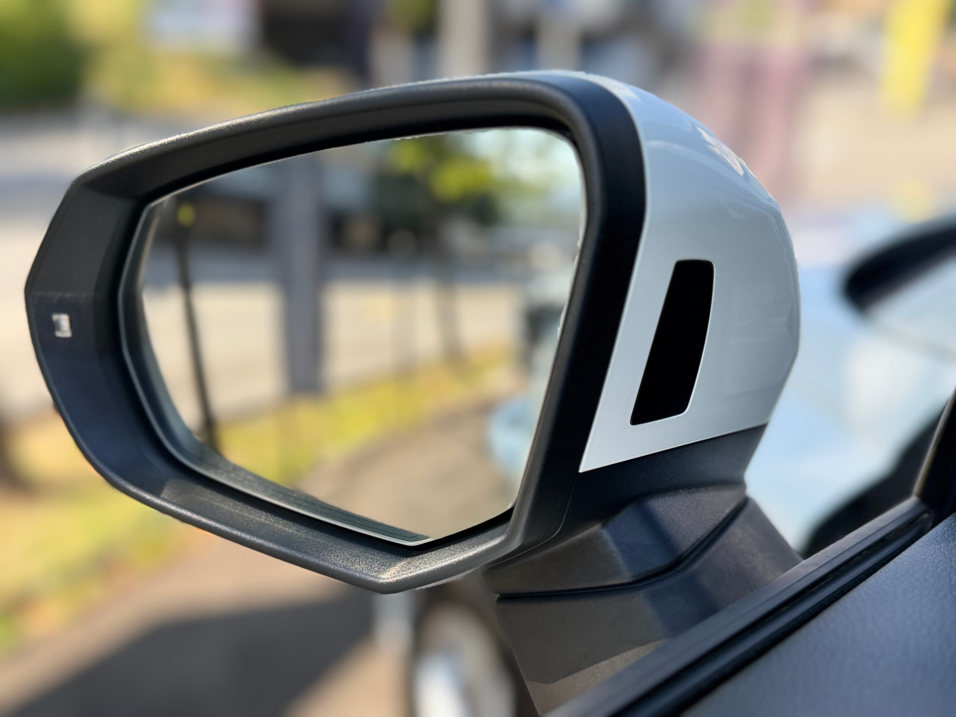 AUDI Q3 40 TFSI S line quattro S-tronic-image-5
