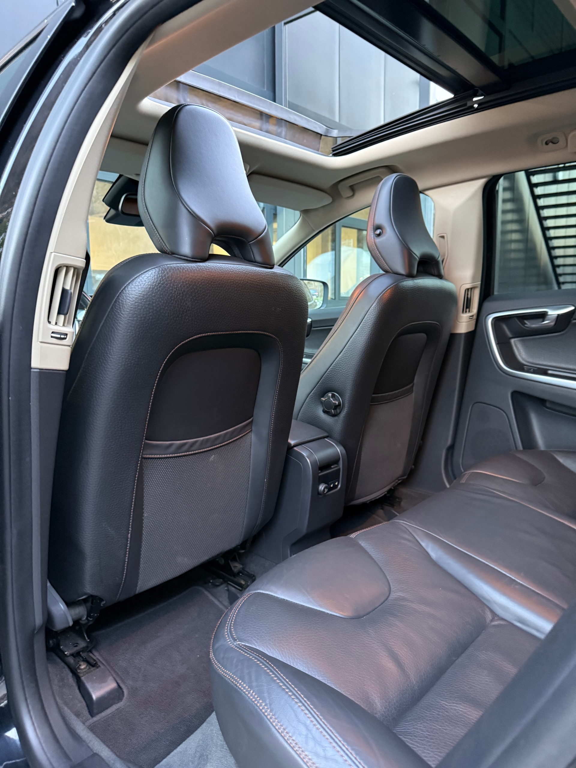 VOLVO XC60 D5 AWD Kinetic Geartronic-image-11