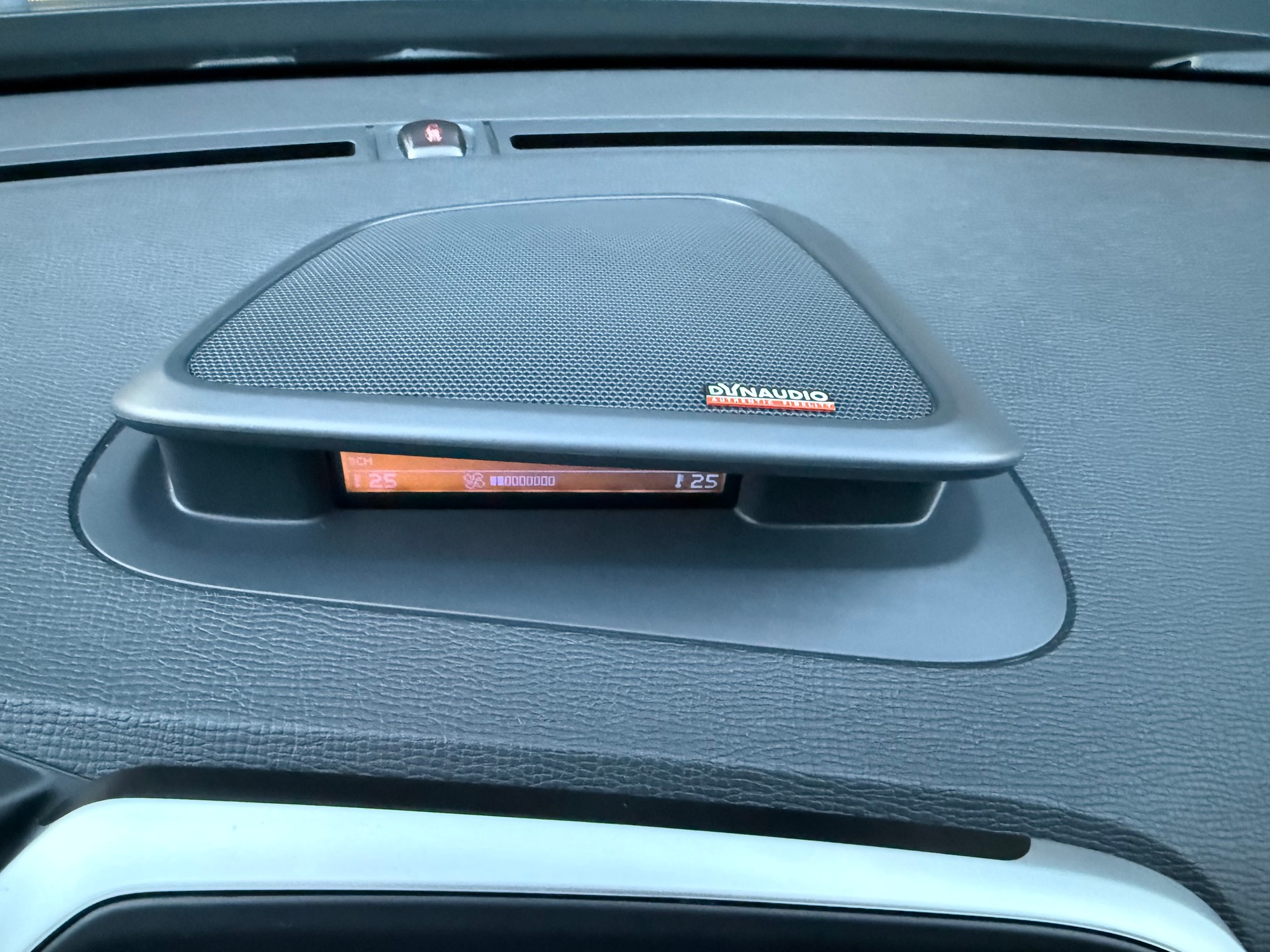 VOLVO XC60 D5 AWD Kinetic Geartronic-image-9