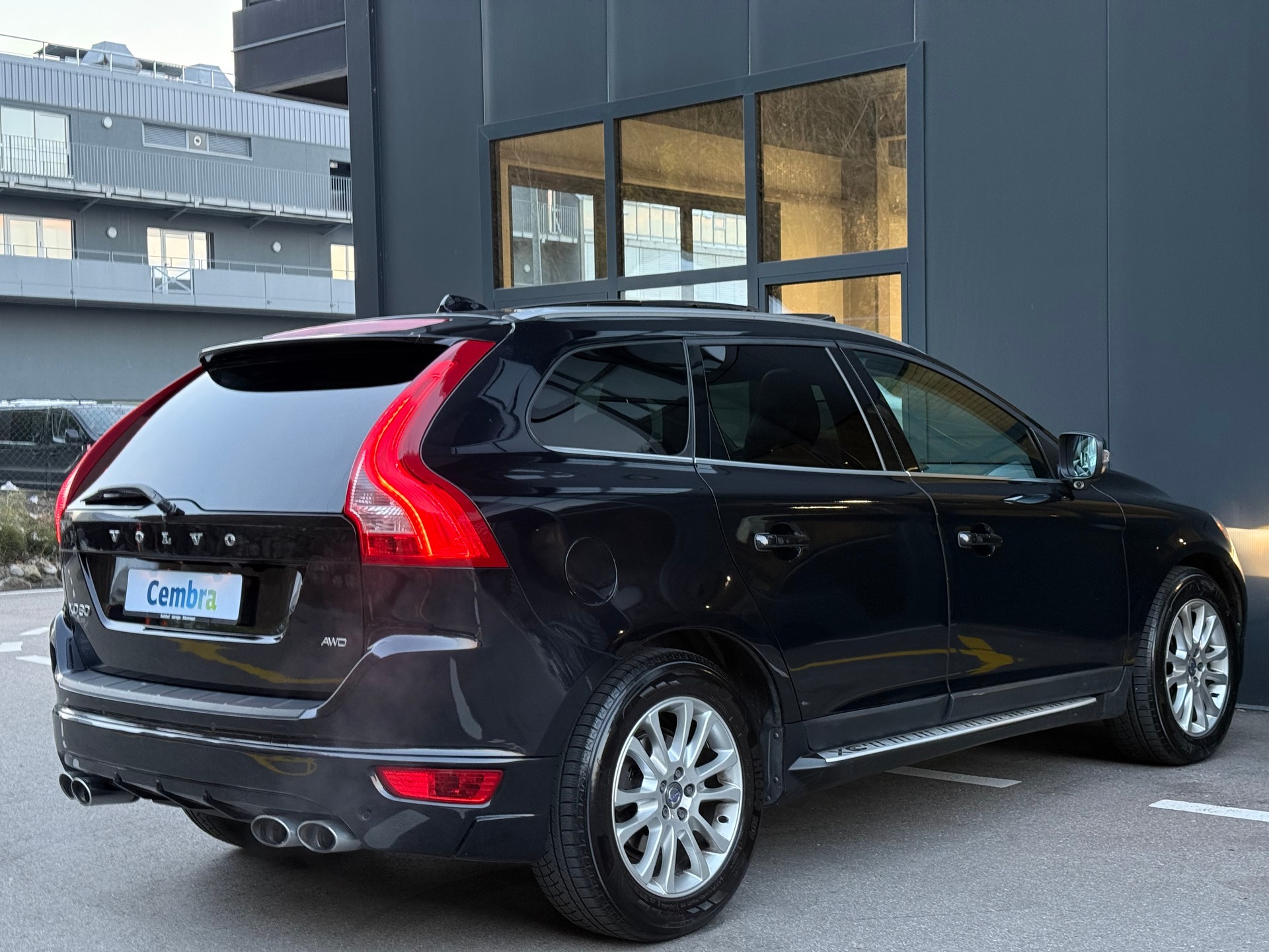 VOLVO XC60 D5 AWD Kinetic Geartronic-image-4