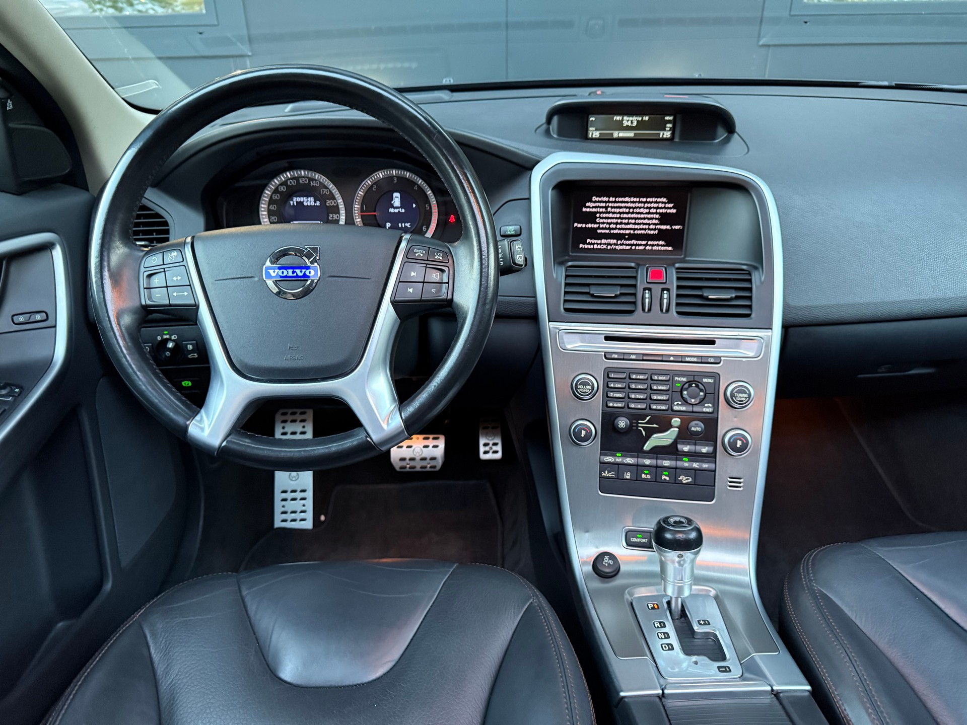 VOLVO XC60 D5 AWD Kinetic Geartronic-image-13