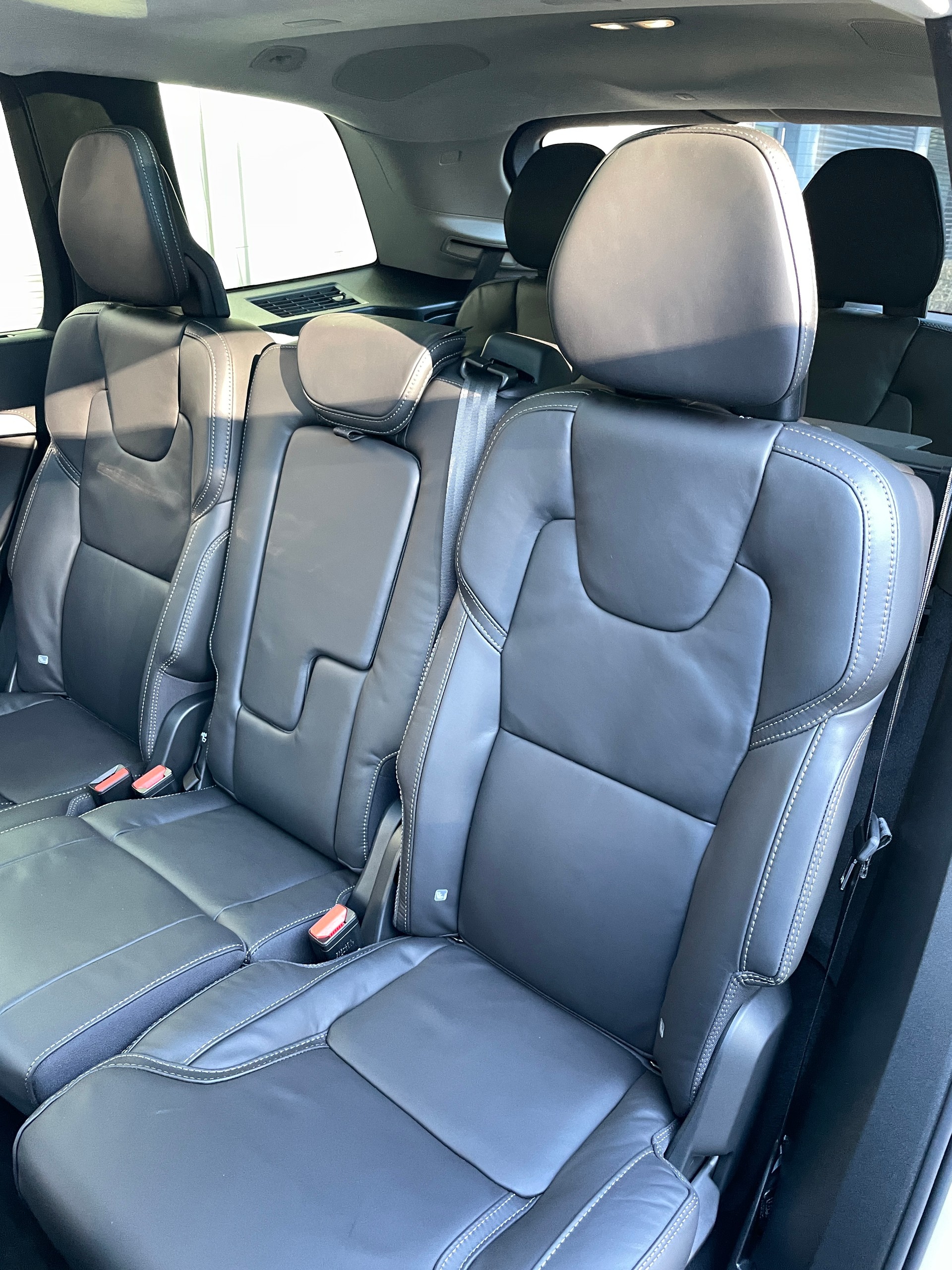VOLVO XC90 T8 eAWD PluginHybrid Ultra Dark 7-Sitzer Geartronic-image-14