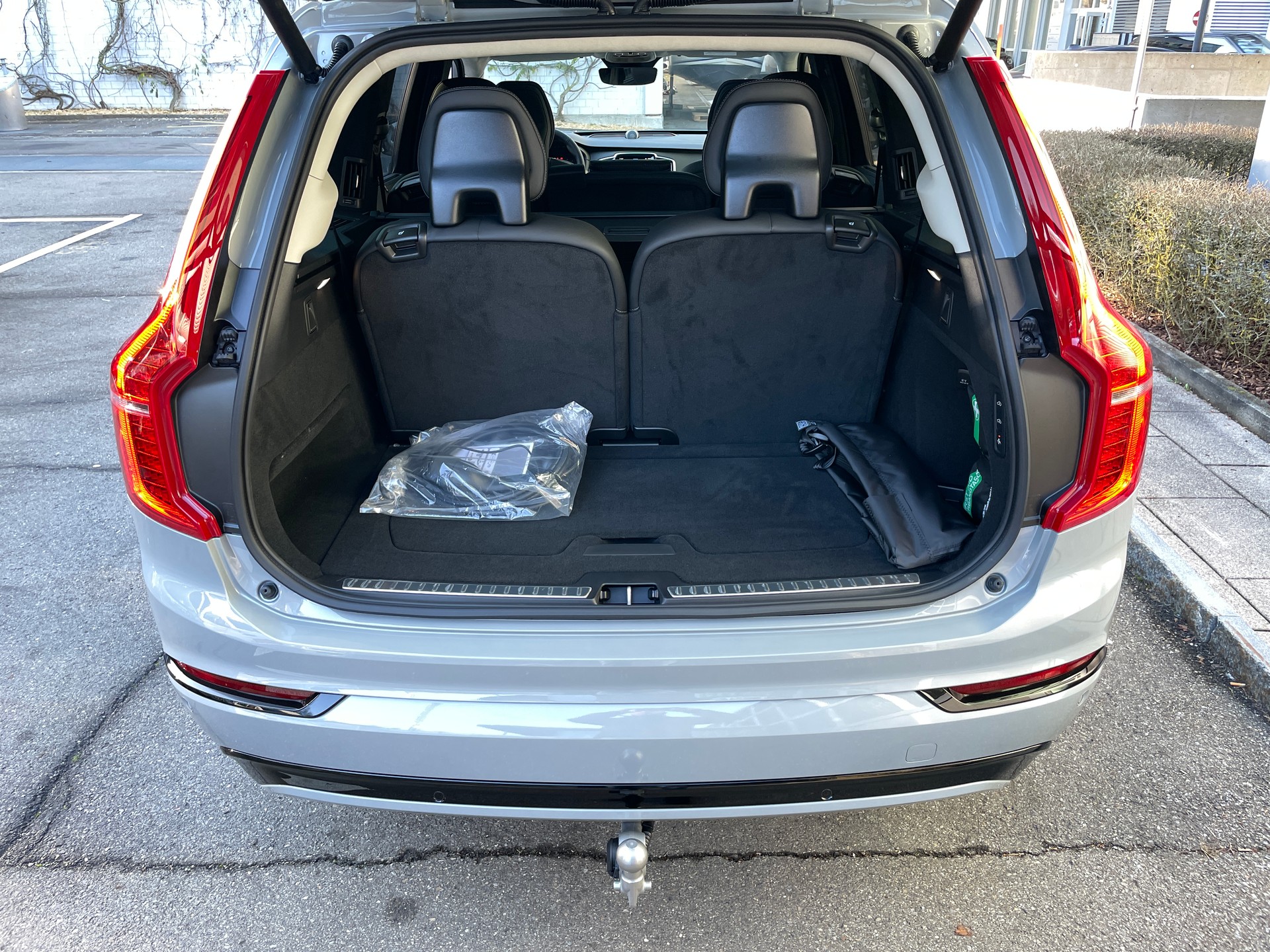 VOLVO XC90 T8 eAWD PluginHybrid Ultra Dark 7-Sitzer Geartronic-image-5