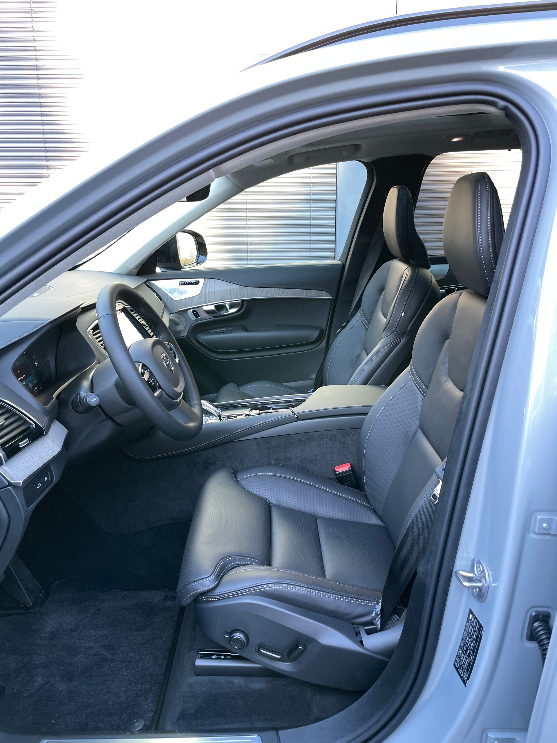 VOLVO XC90 T8 eAWD PluginHybrid Ultra Dark 7-Sitzer Geartronic-image-11