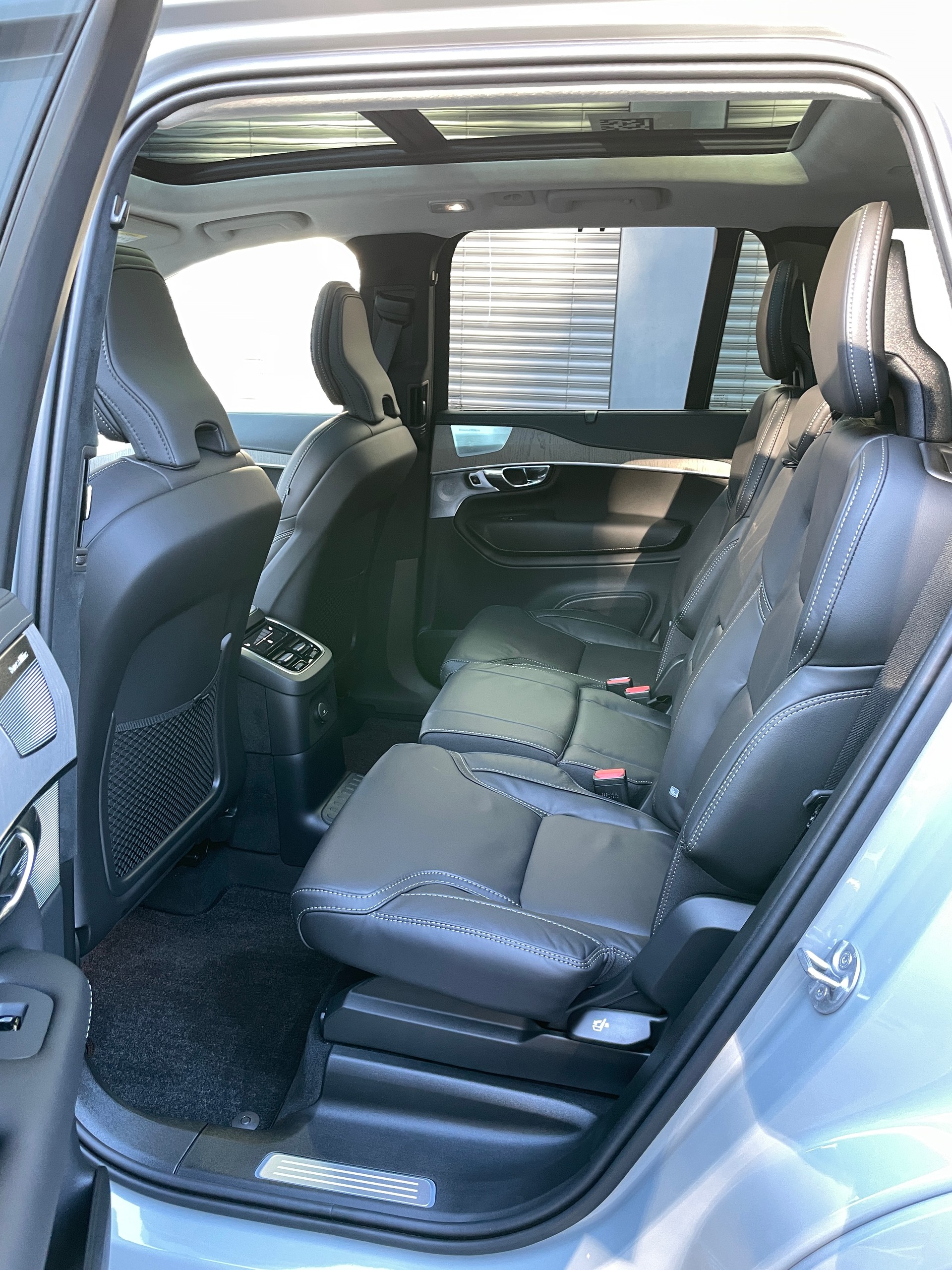 VOLVO XC90 T8 eAWD PluginHybrid Ultra Dark 7-Sitzer Geartronic-image-15