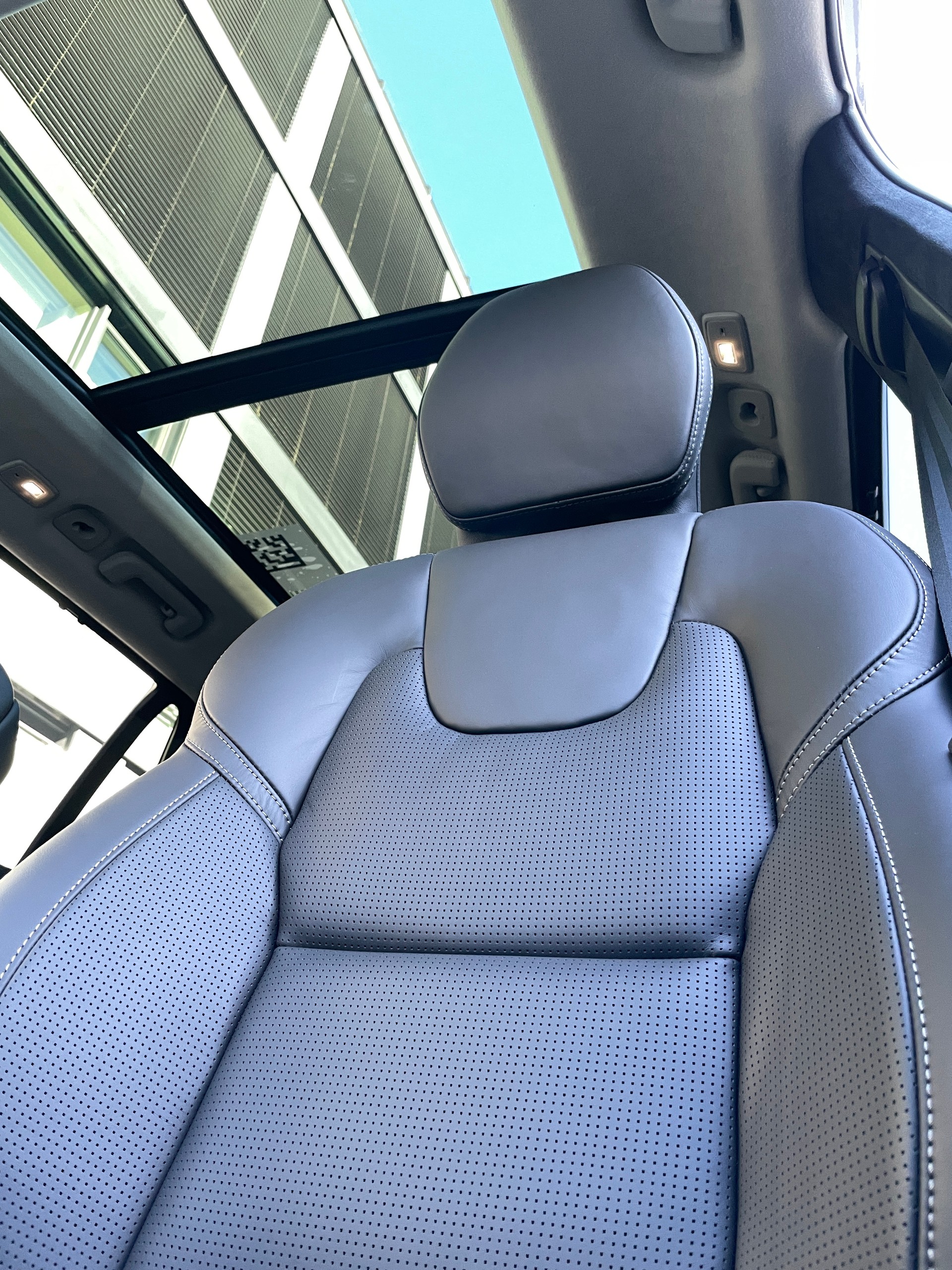 VOLVO XC90 T8 eAWD PluginHybrid Ultra Dark 7-Sitzer Geartronic-image-13