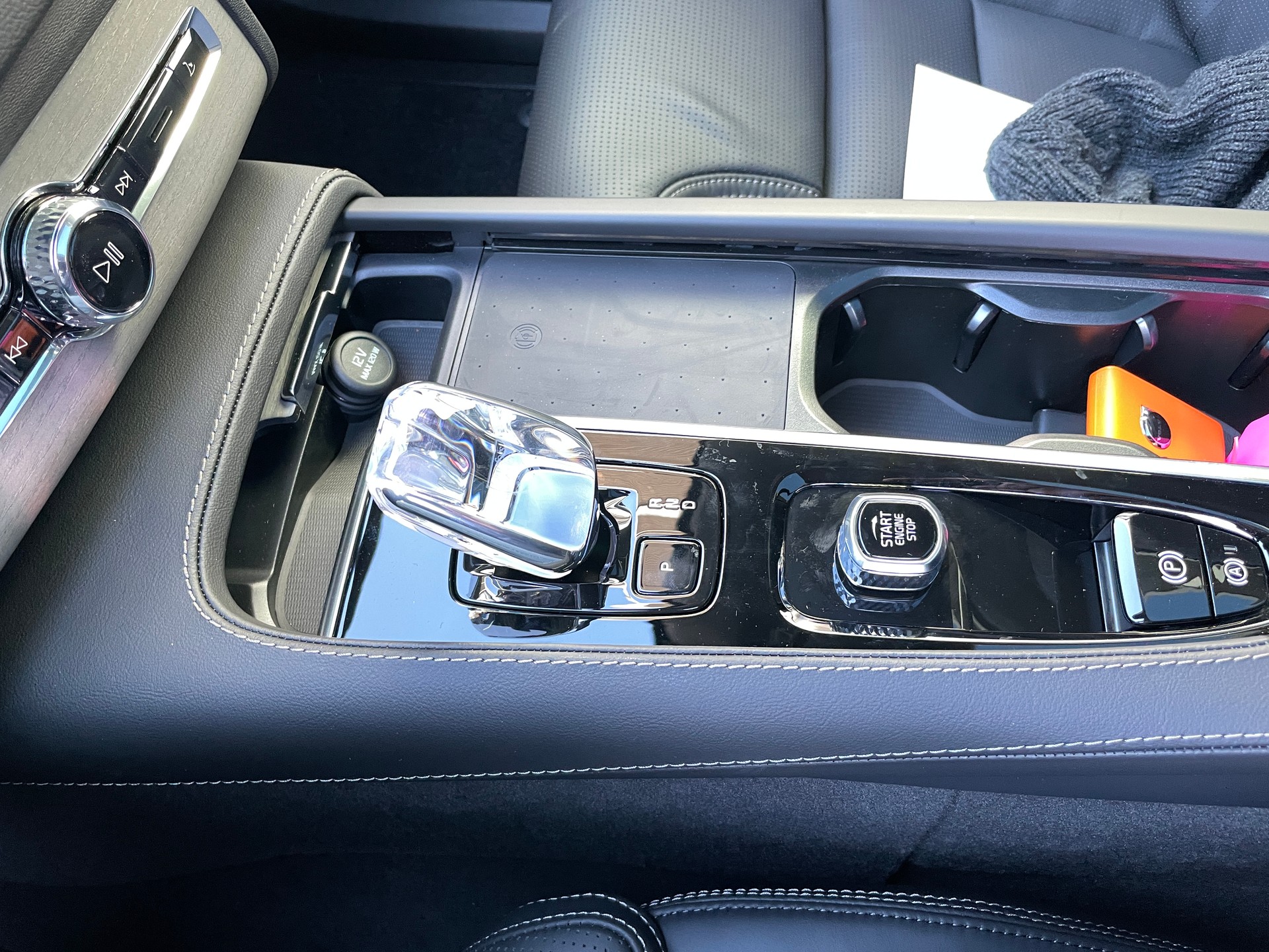 VOLVO XC90 T8 eAWD PluginHybrid Ultra Dark 7-Sitzer Geartronic-image-23