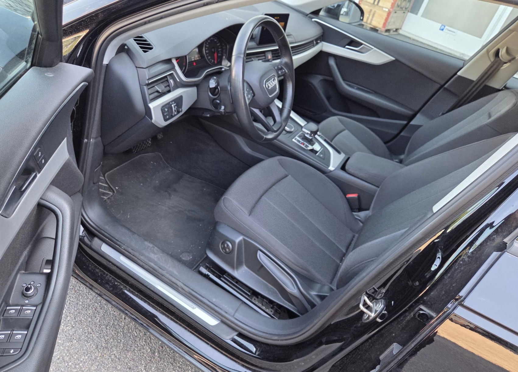 AUDI A4 Avant 2.0 TDI S-tronic-image-10