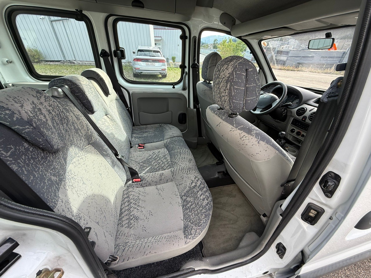 RENAULT Kangoo 1.9 dCi Privilège Suisse 4x4-image-8