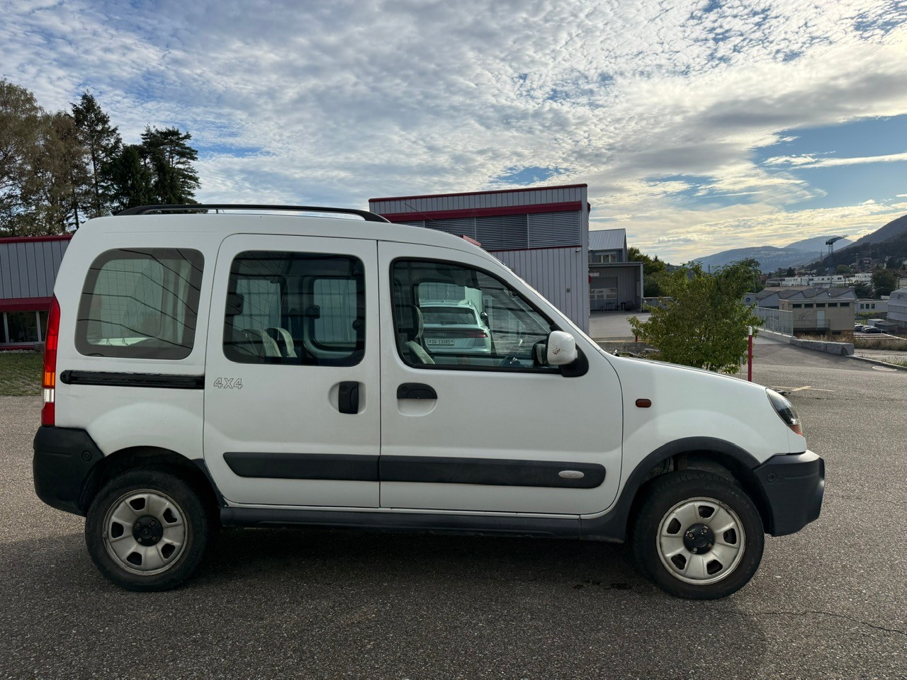 RENAULT Kangoo 1.9 dCi Privilège Suisse 4x4-image-6