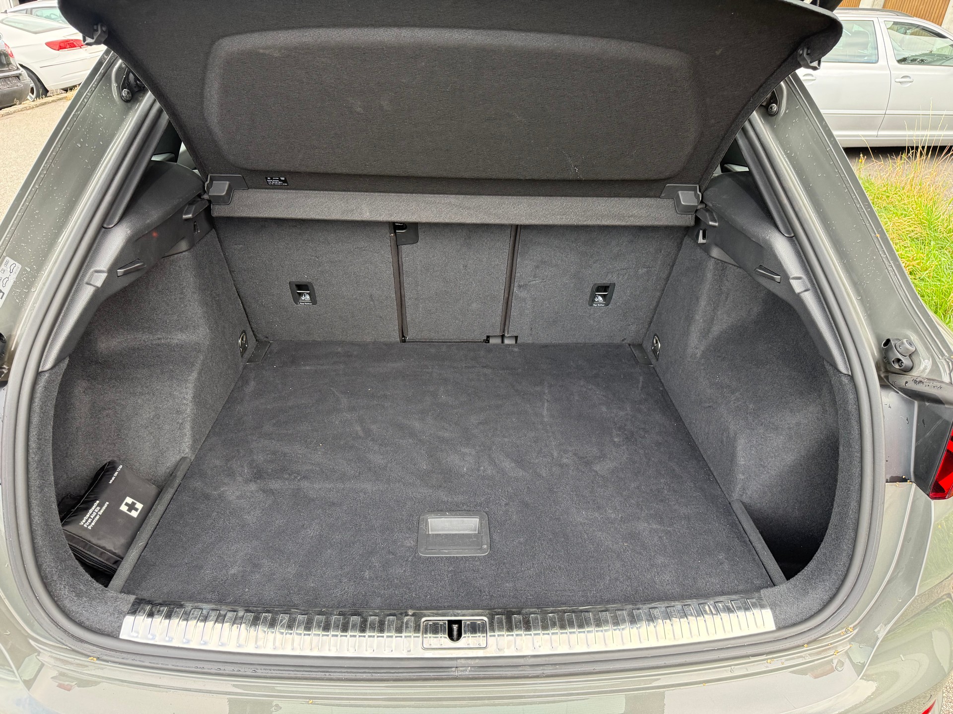 AUDI Q3 35 TDI S line quattro S-tronic-image-12