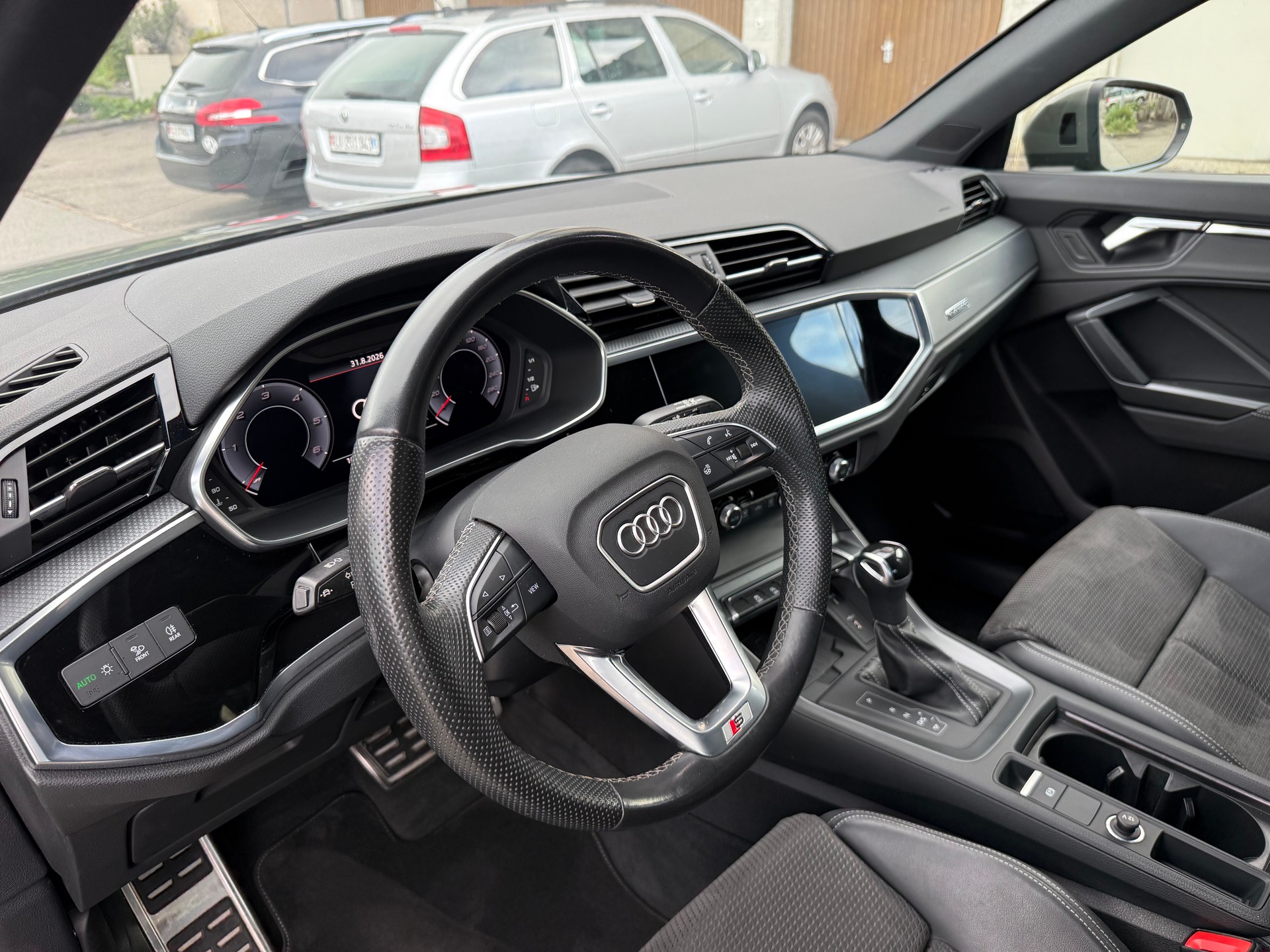 AUDI Q3 35 TDI S line quattro S-tronic-image-10
