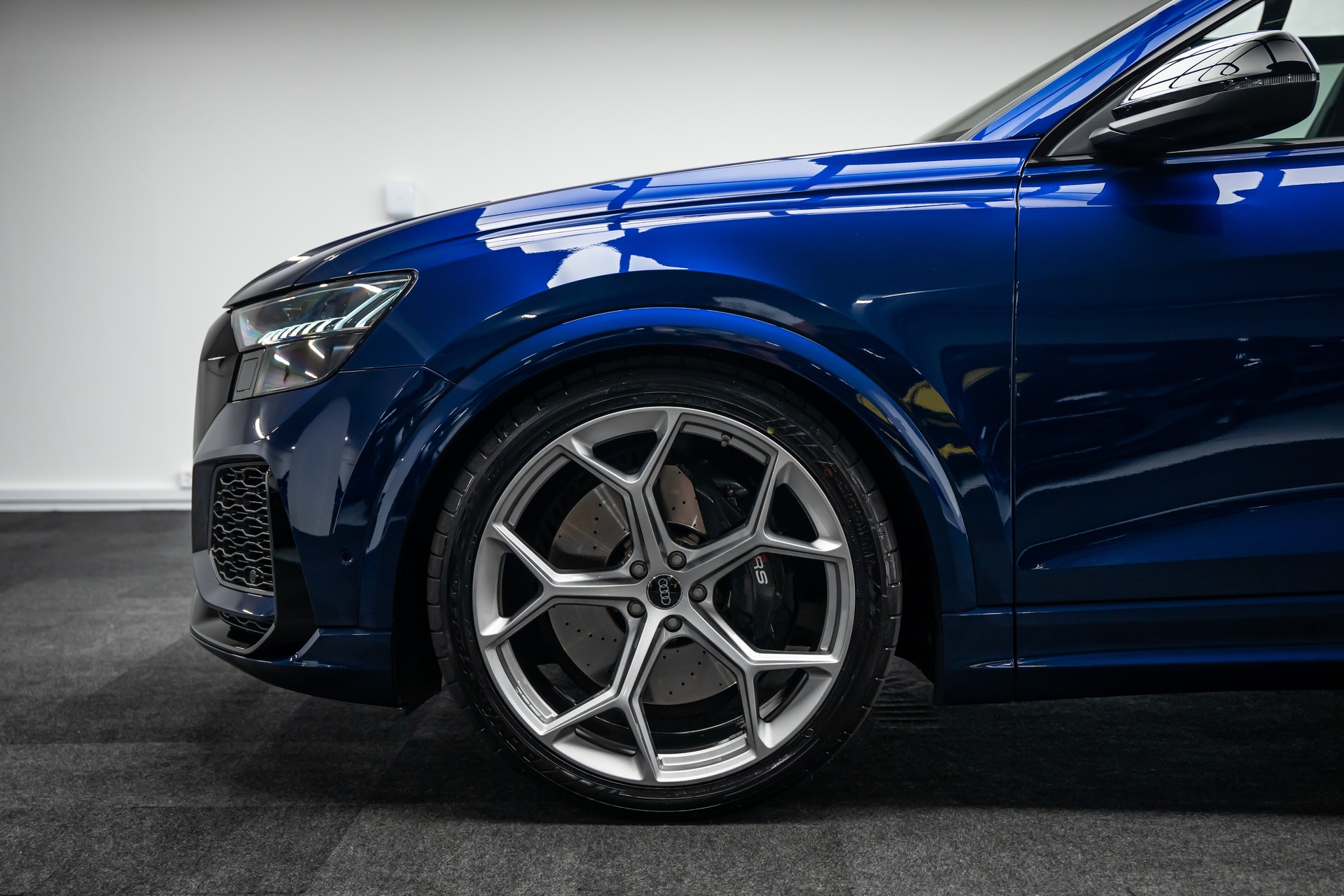 AUDI RSQ8 * 23 ZOLL * PANORAMA * AHK * LEASING AB 709.- *-showroom-element-1