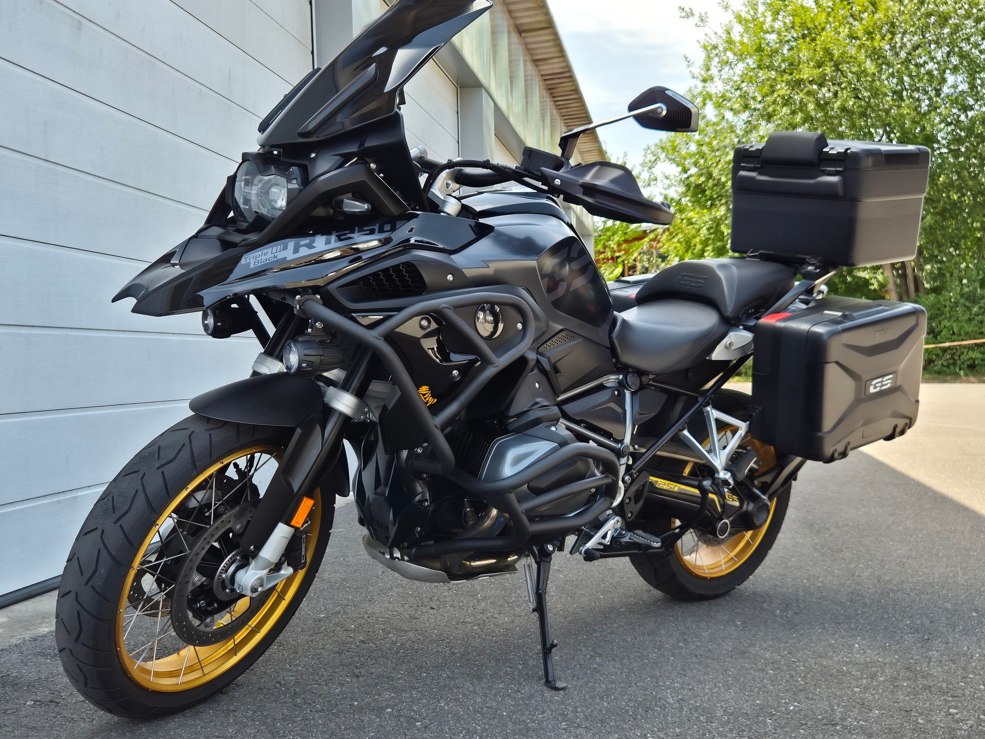 BMW R 1250 GS-image-0