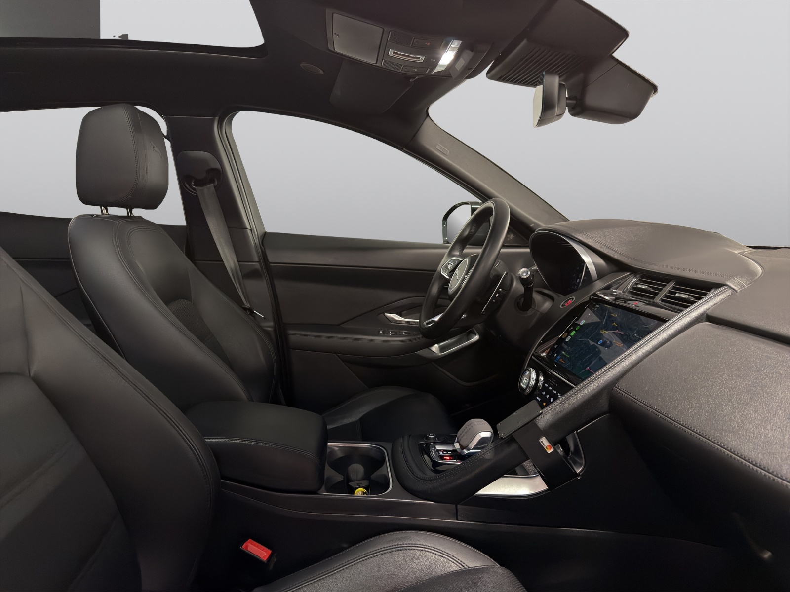 JAGUAR E-Pace 2.0d D165 R-Dynamic AWD Black-showroom-element-1