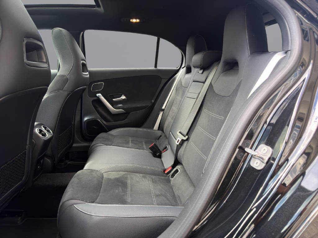 MERCEDES-BENZ A 250 AMG Line 4m-image-12