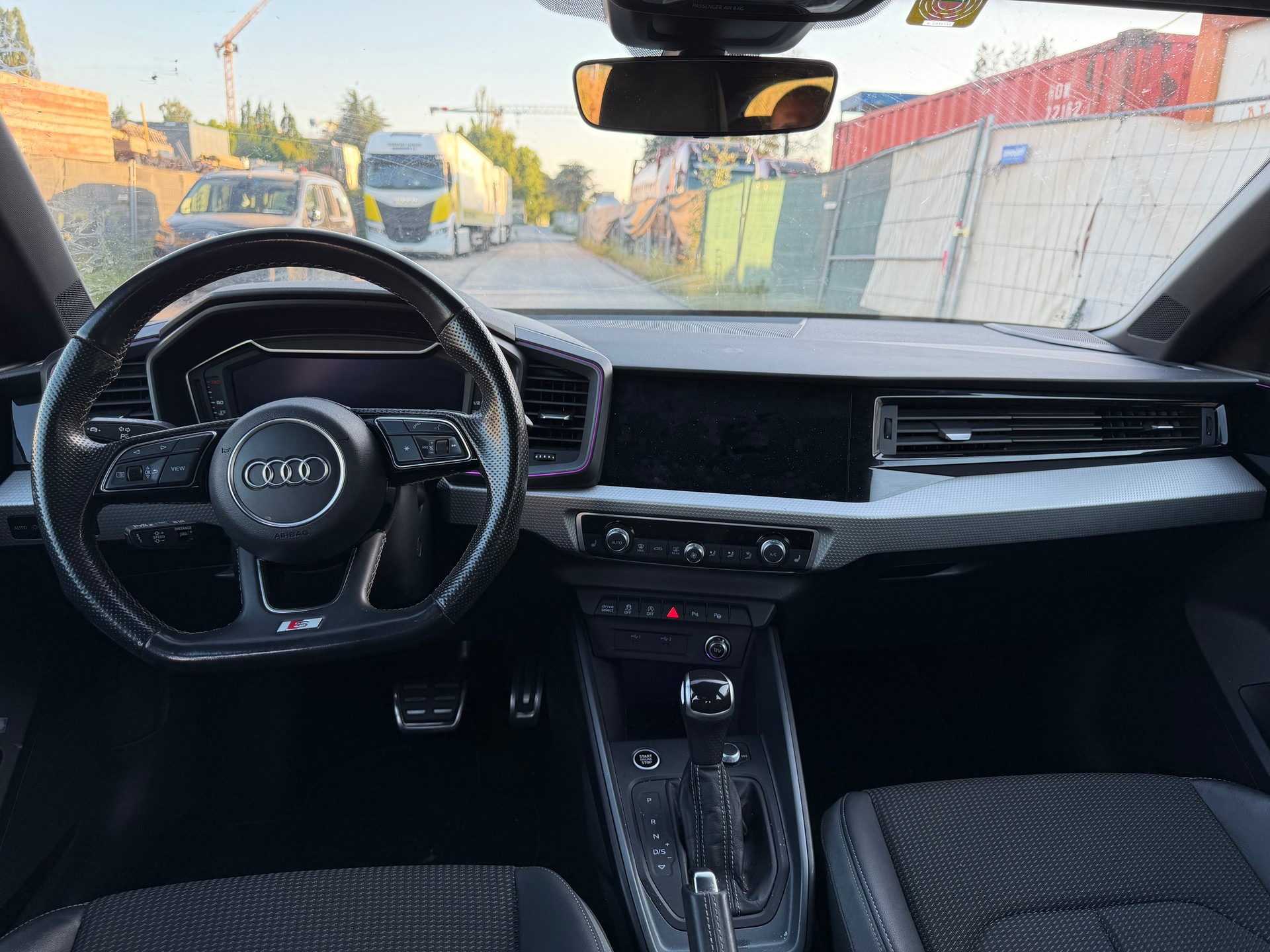 AUDI A1 City Carver 30 TFSI Attraction S-tronic-image-2
