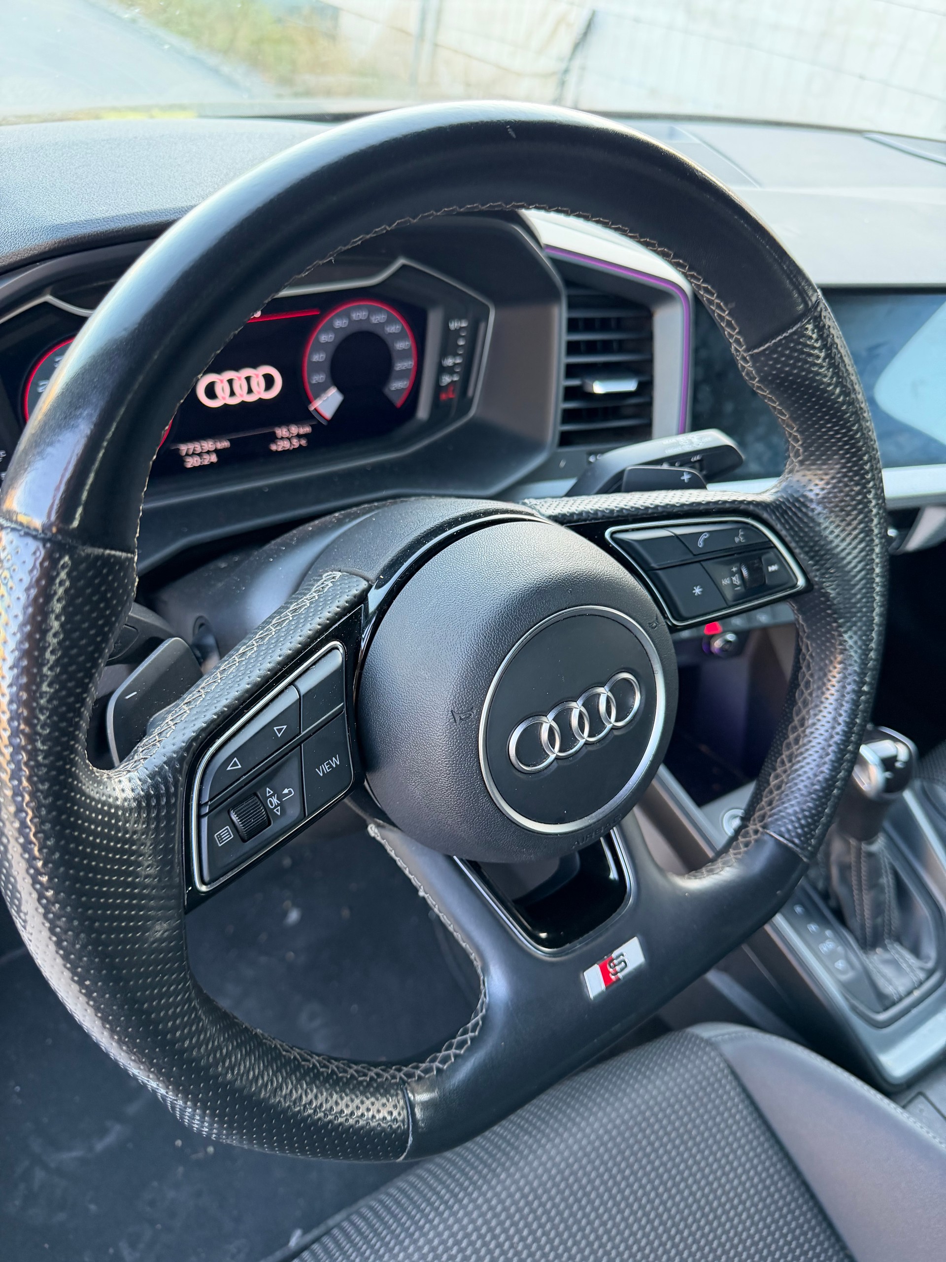 AUDI A1 City Carver 30 TFSI Attraction S-tronic-image-5
