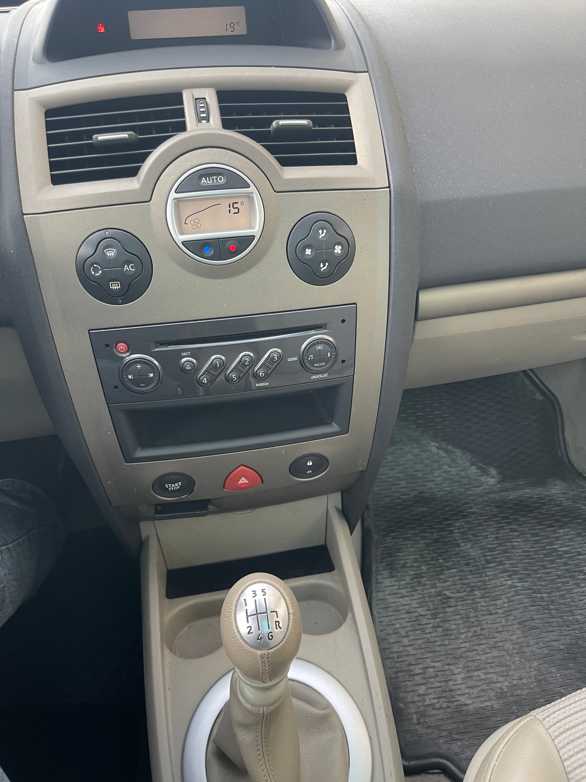 RENAULT Mégane C-C 2.0 16V Privilège Luxe-image-5