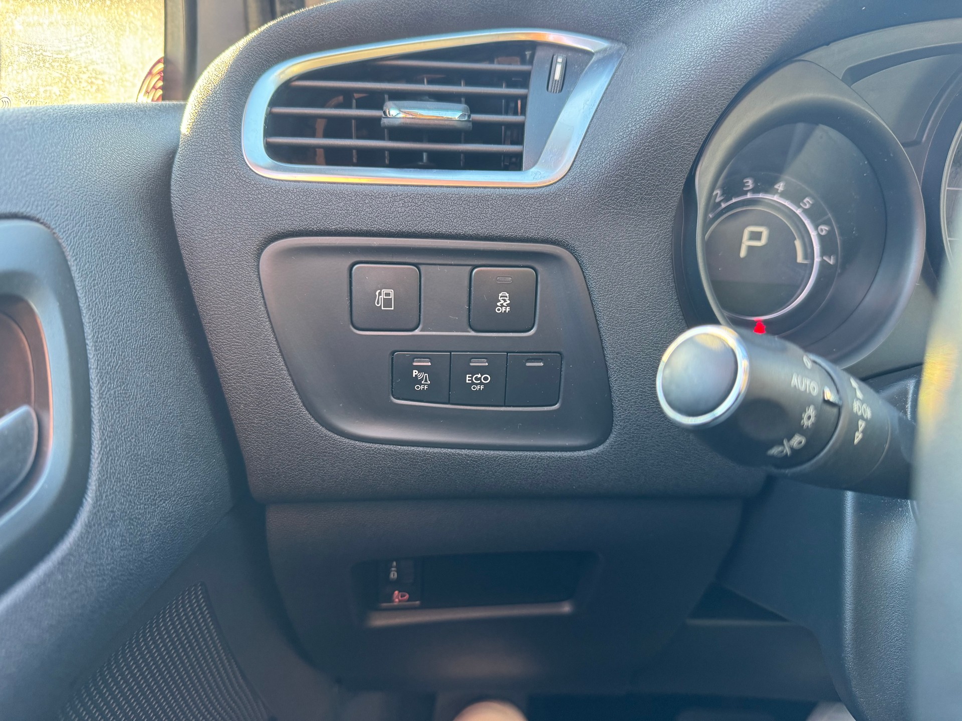 CITROEN C4 1.2 Pure Tech Feel Automatic-image-15
