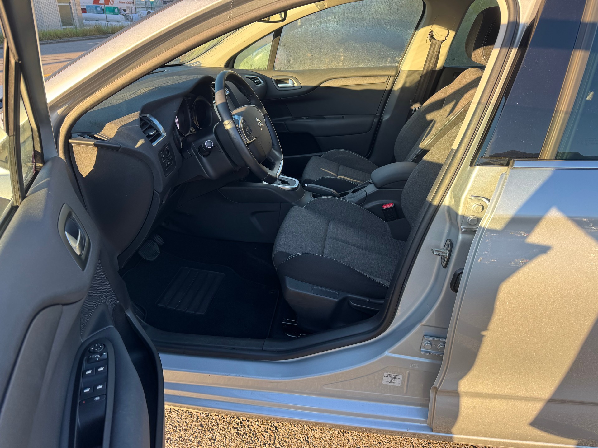 CITROEN C4 1.2 Pure Tech Feel Automatic-image-11