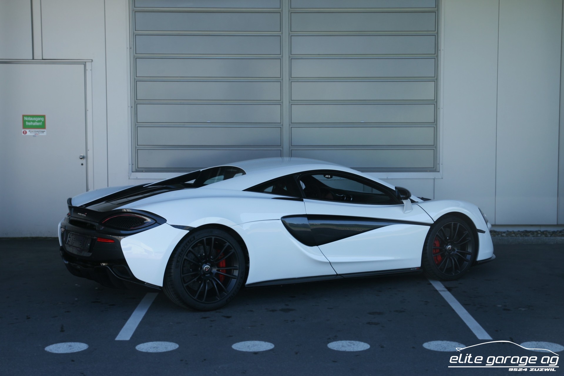 McLAREN 570S Coupé 3.8 V8 SSG-image-4