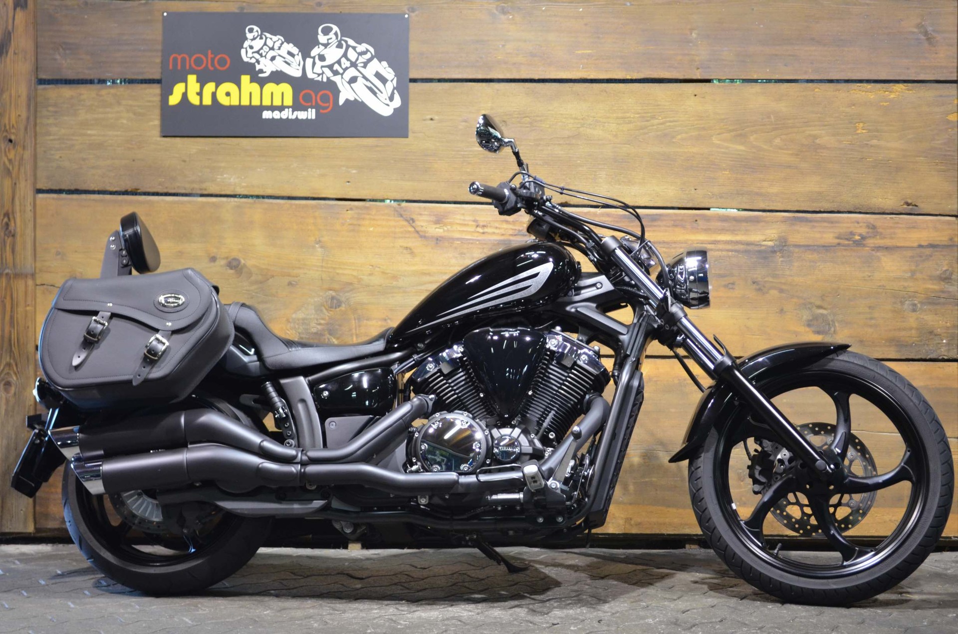 YAMAHA XVS 1300 CU Custom-image-1
