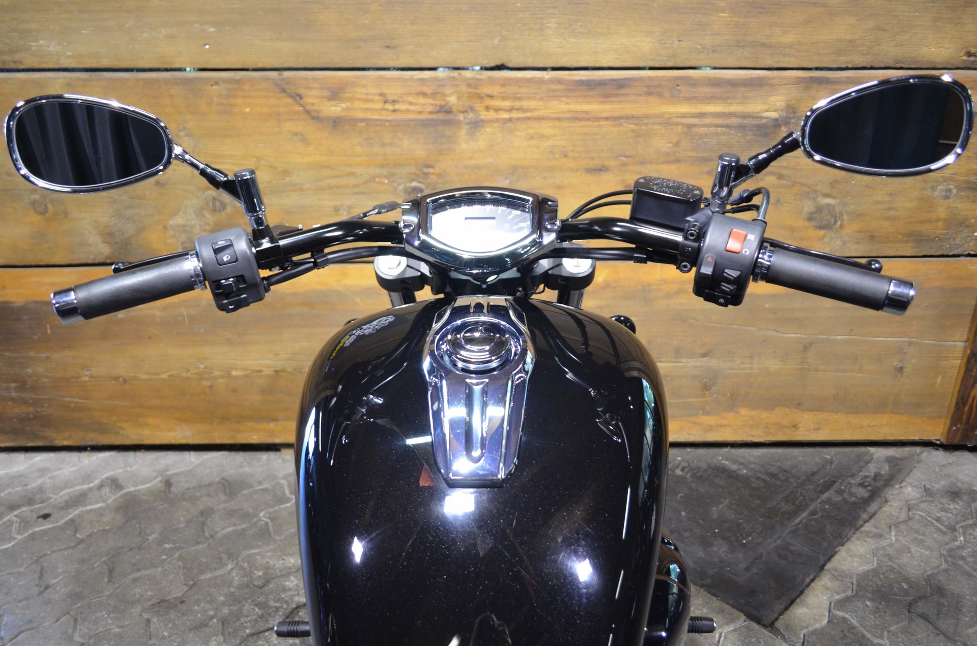 YAMAHA XVS 1300 CU Custom-image-2