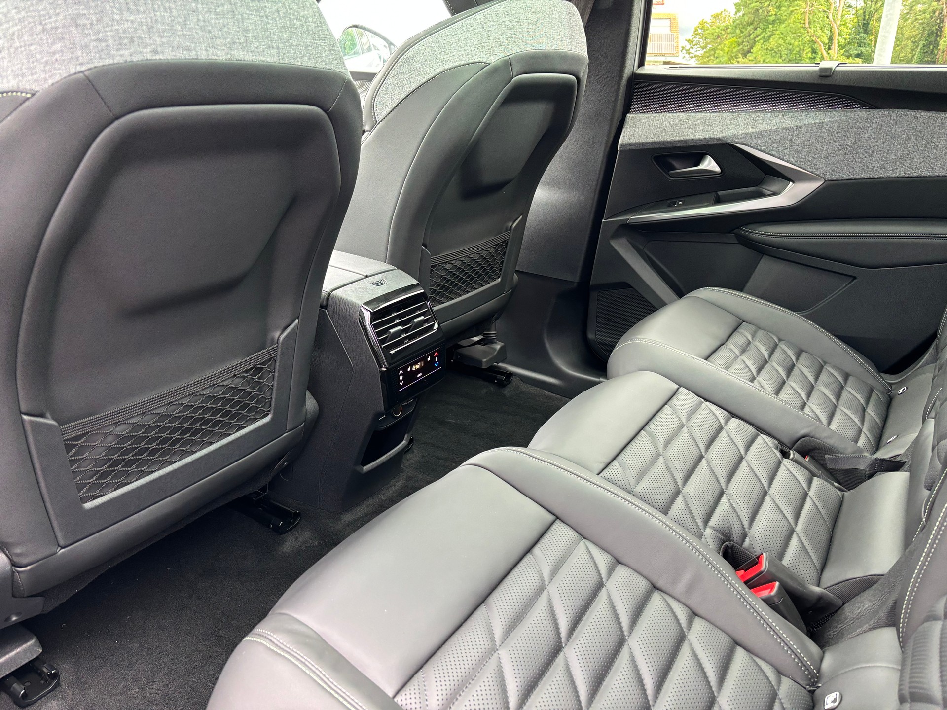 PEUGEOT 5008 210PS 73kWh GT-image-11