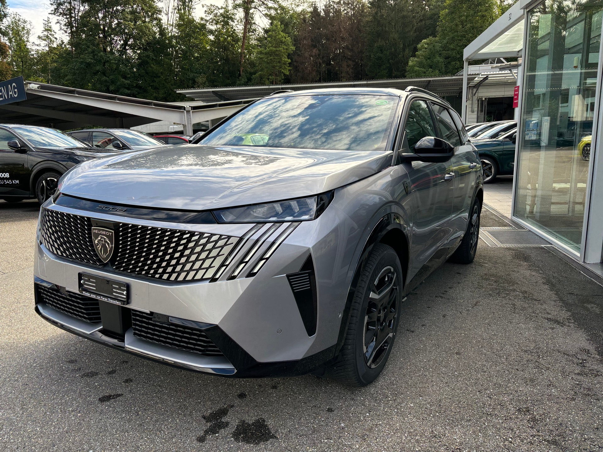 PEUGEOT 5008 210PS 73kWh GT-image-1