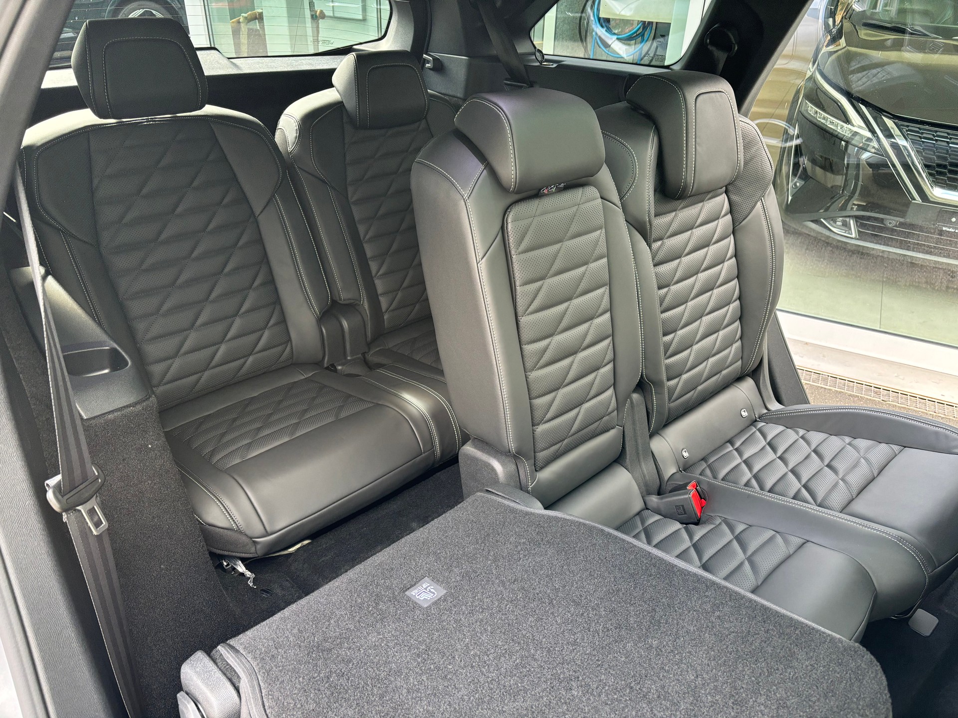 PEUGEOT 5008 210PS 73kWh GT-image-7