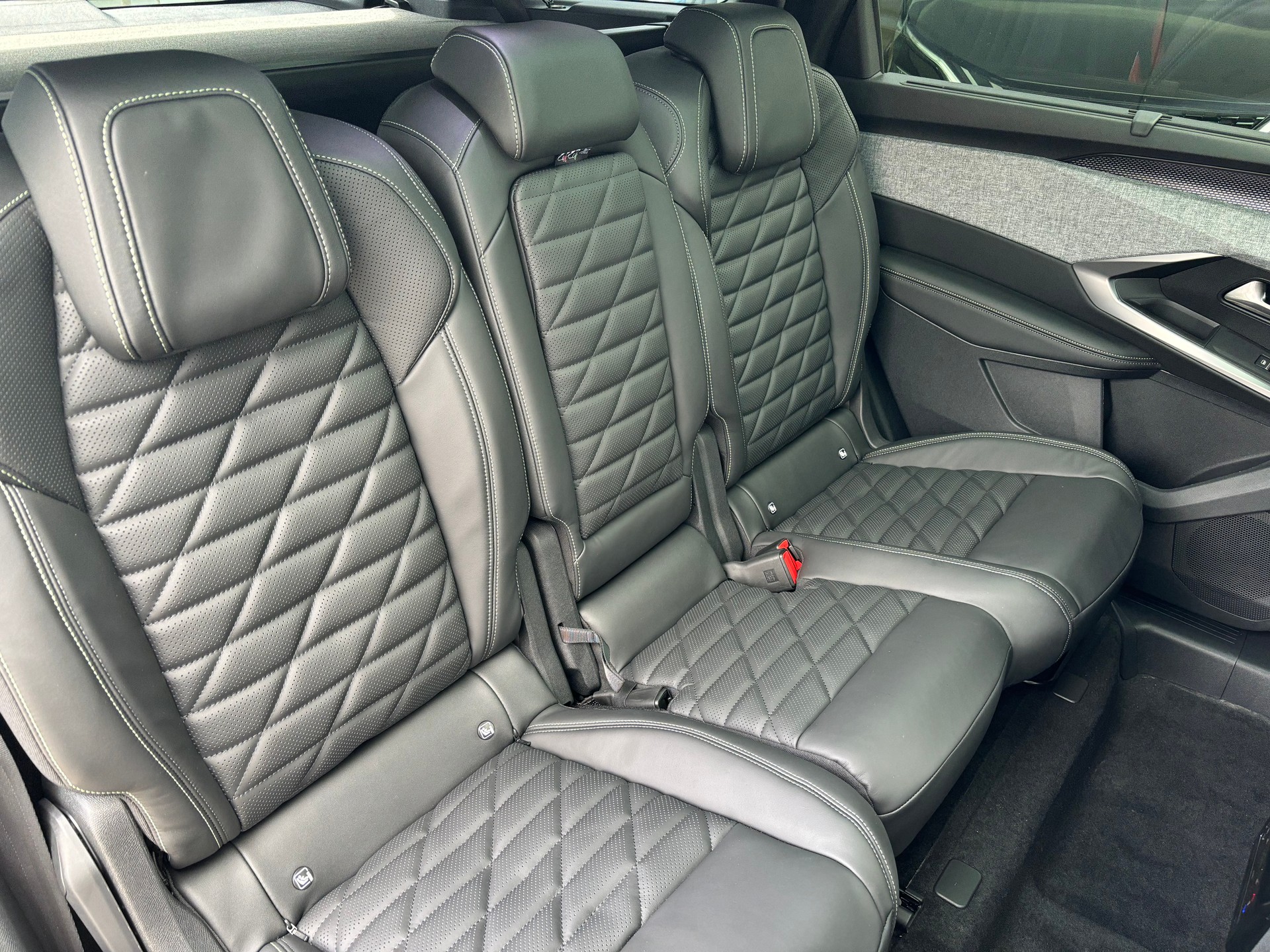 PEUGEOT 5008 210PS 73kWh GT-image-9