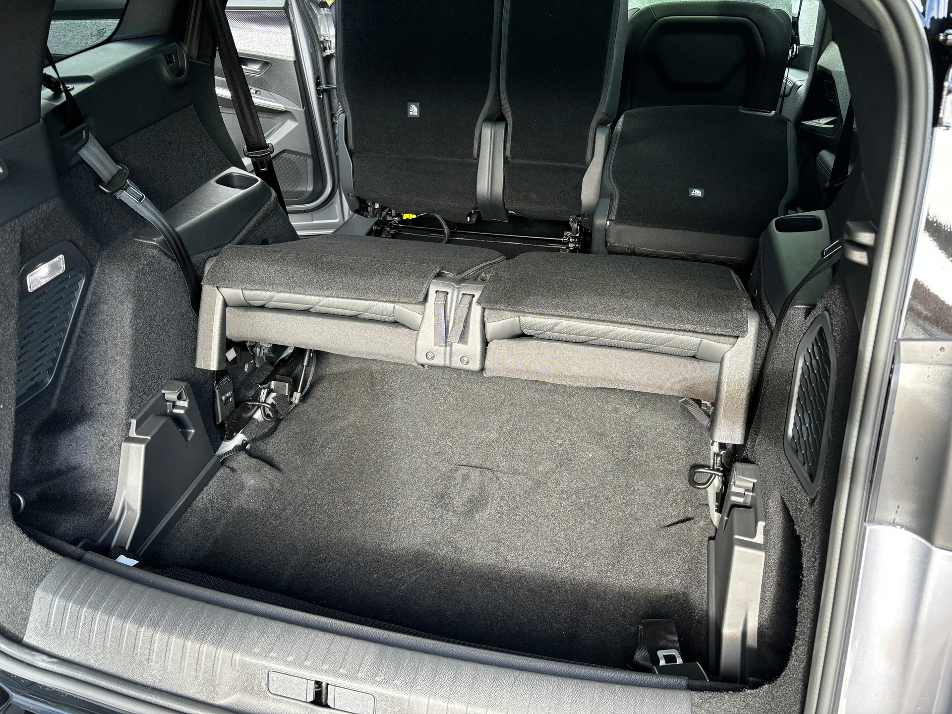 PEUGEOT 5008 210PS 73kWh GT-image-6