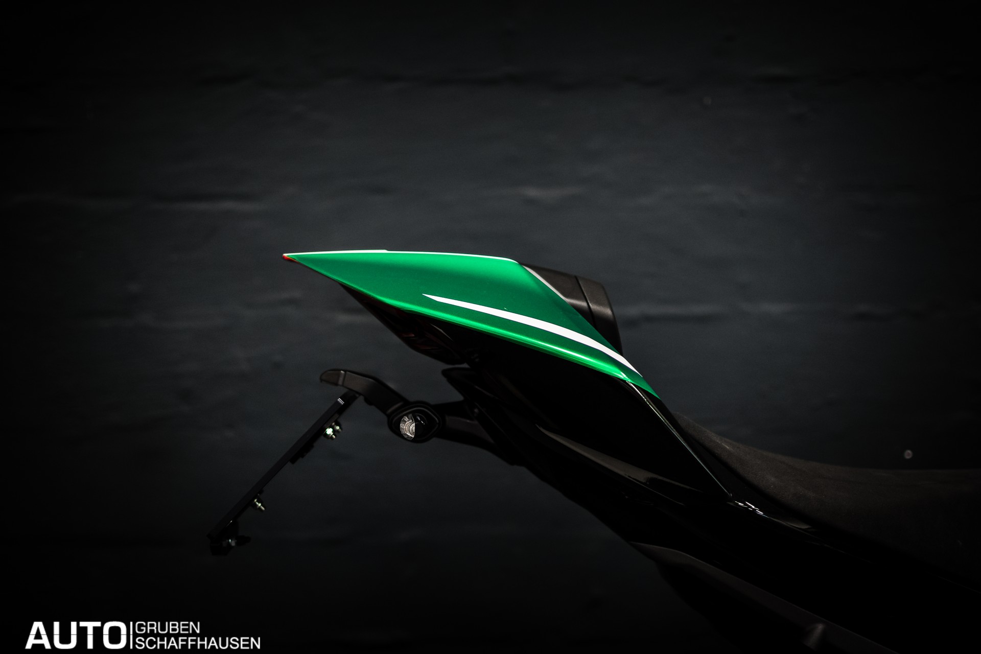 DUCATI Panigale V4 S ** Tricolore Design **-image-2