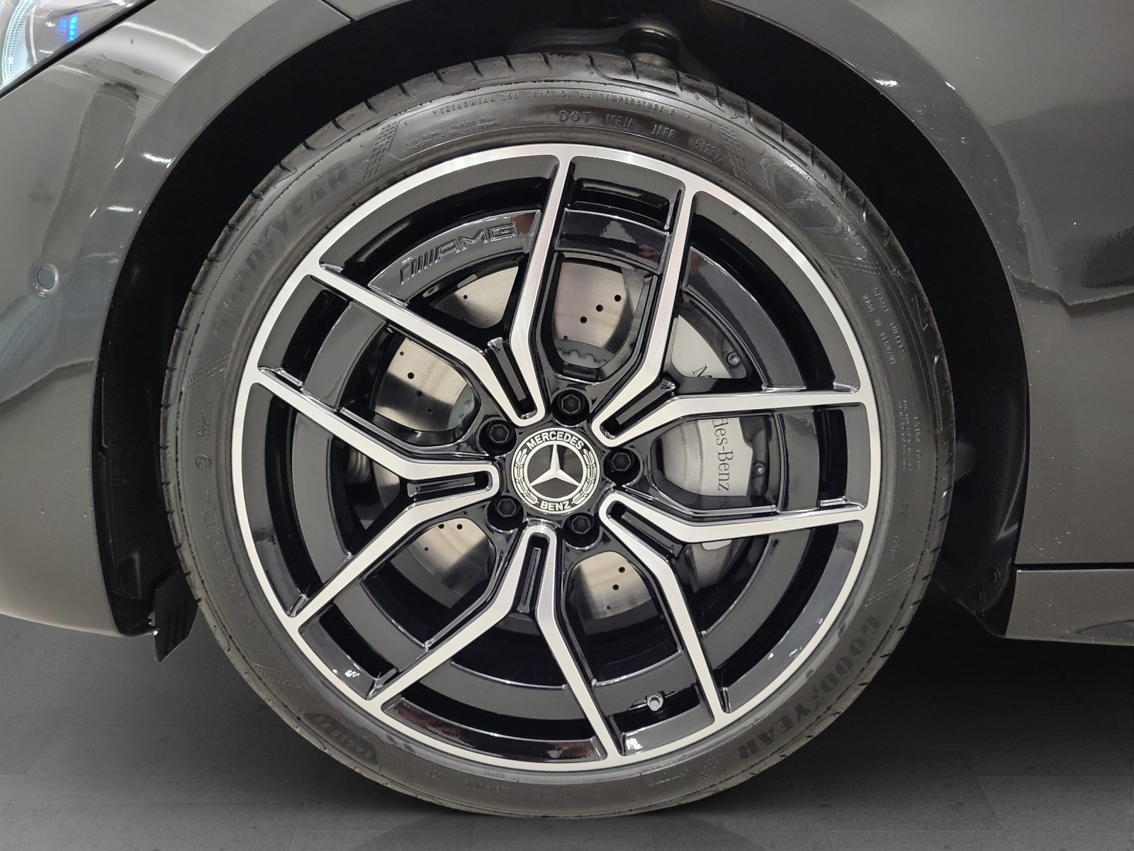 MERCEDES-BENZ C 220 d AMG Line 4Matic Swiss Star T-image-5