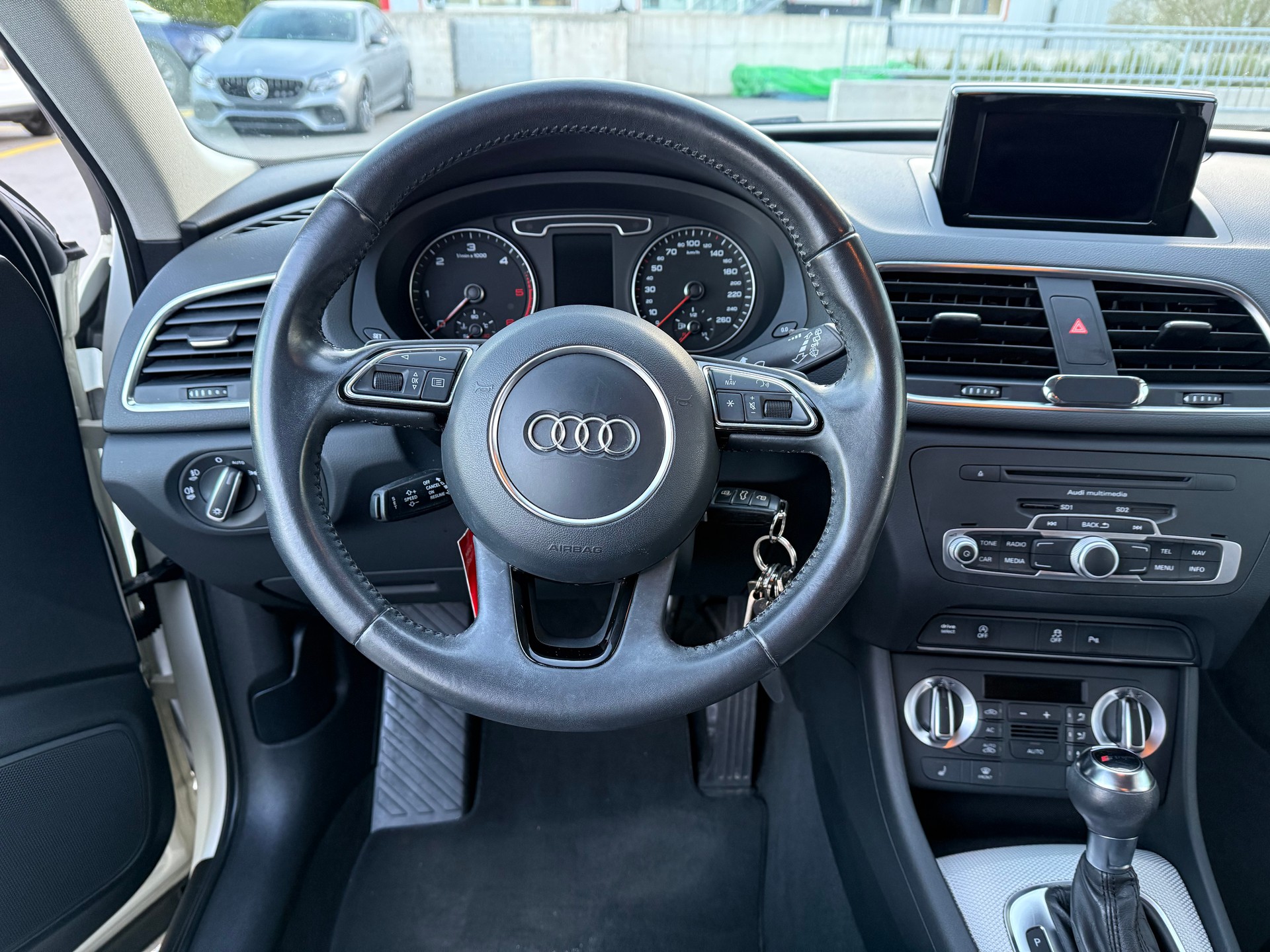 AUDI Q3 2.0 TDI quattro S-tronic-image-11