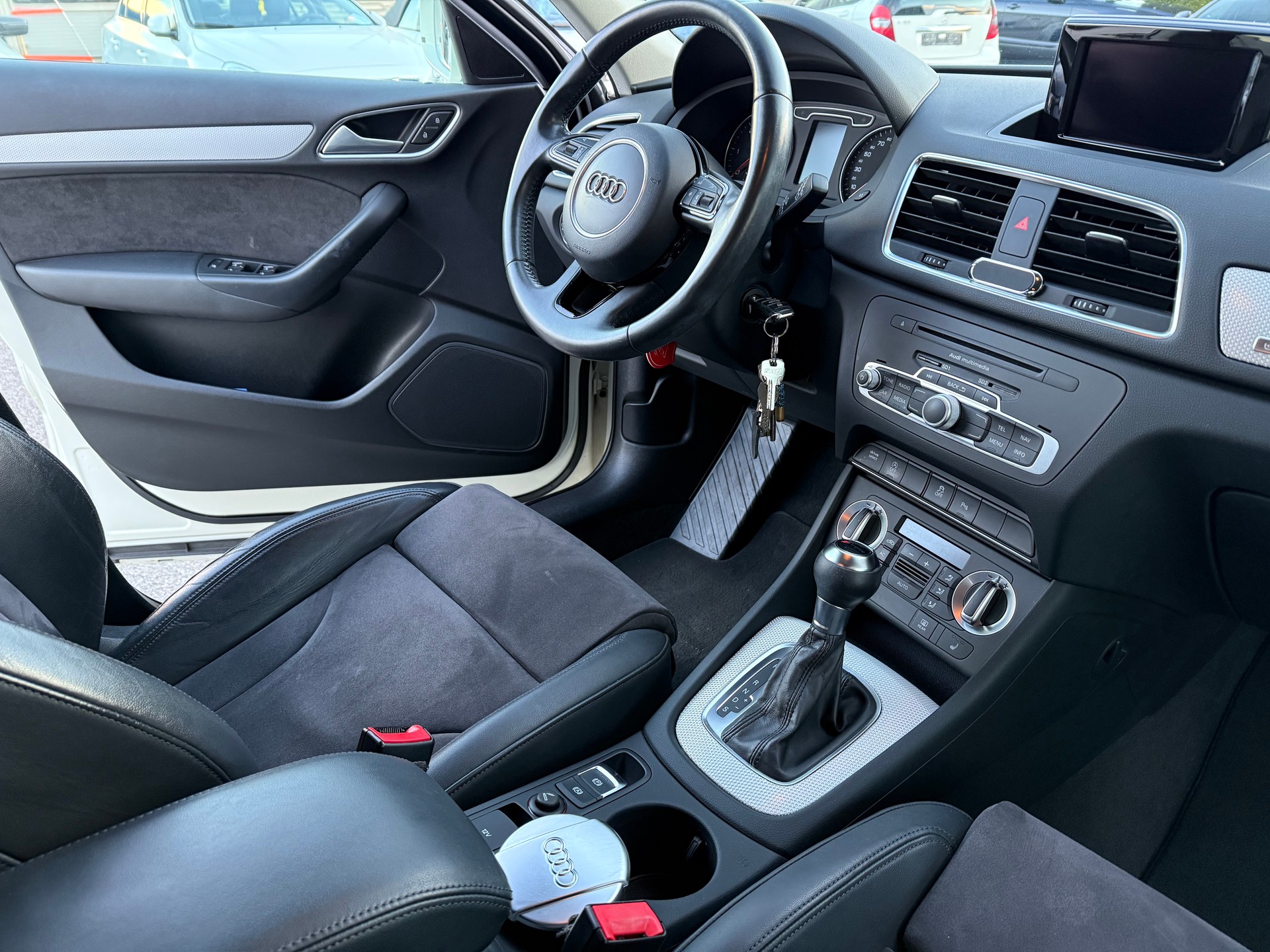 AUDI Q3 2.0 TDI quattro S-tronic-image-13