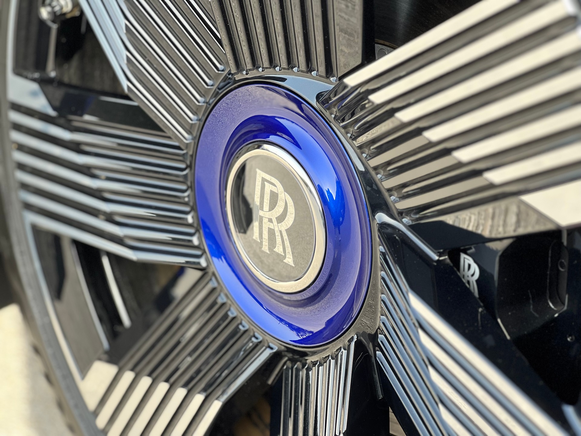 ROLLS-ROYCE Spectre-image-7