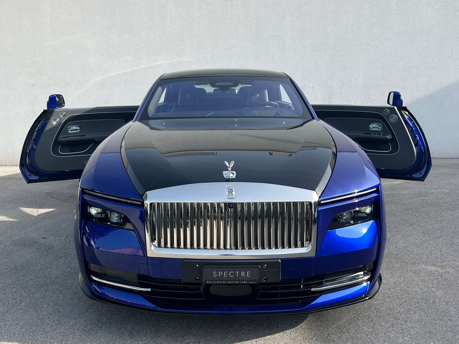 ROLLS-ROYCE Spectre-image-3