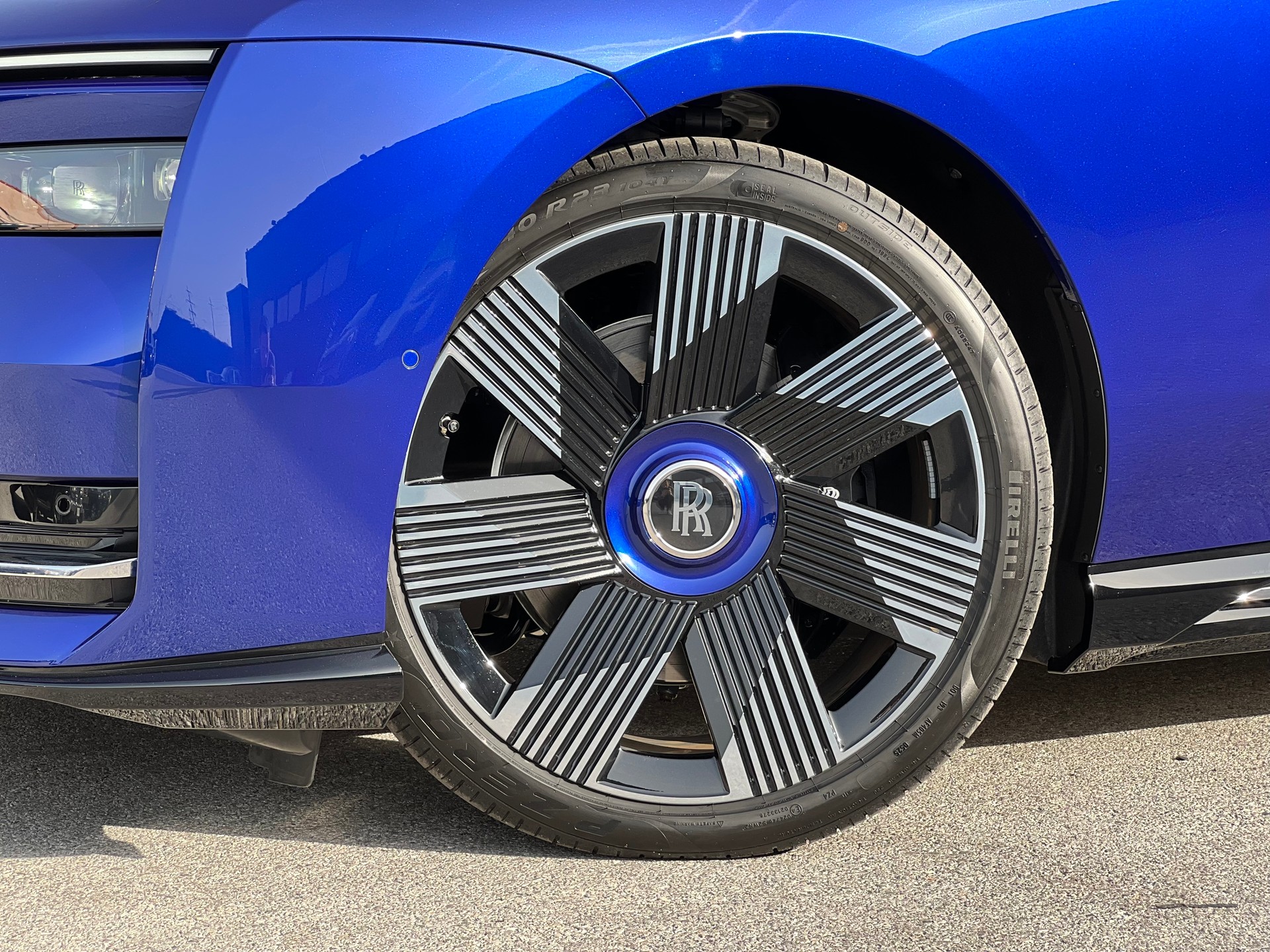 ROLLS-ROYCE Spectre-image-6