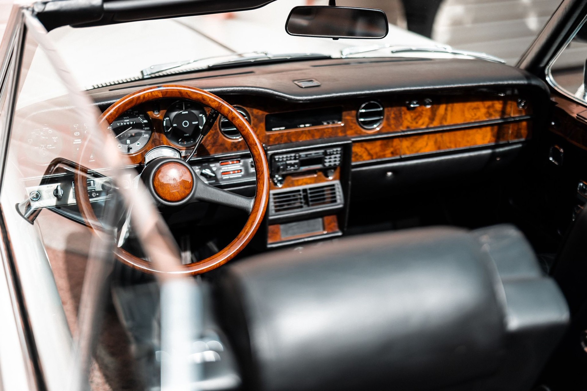 ROLLS-ROYCE CORNICHE-image-4