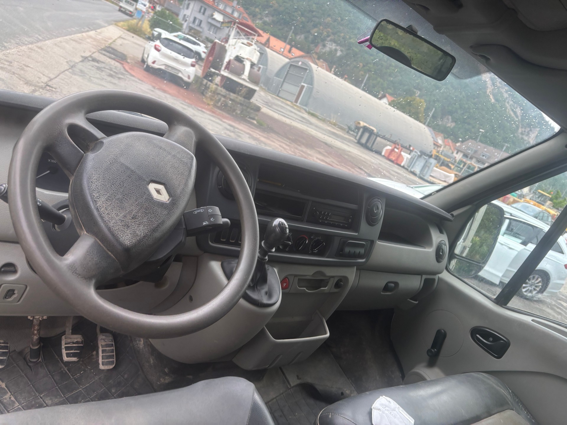 RENAULT Master T35 2.5dCi L2H1-image-8
