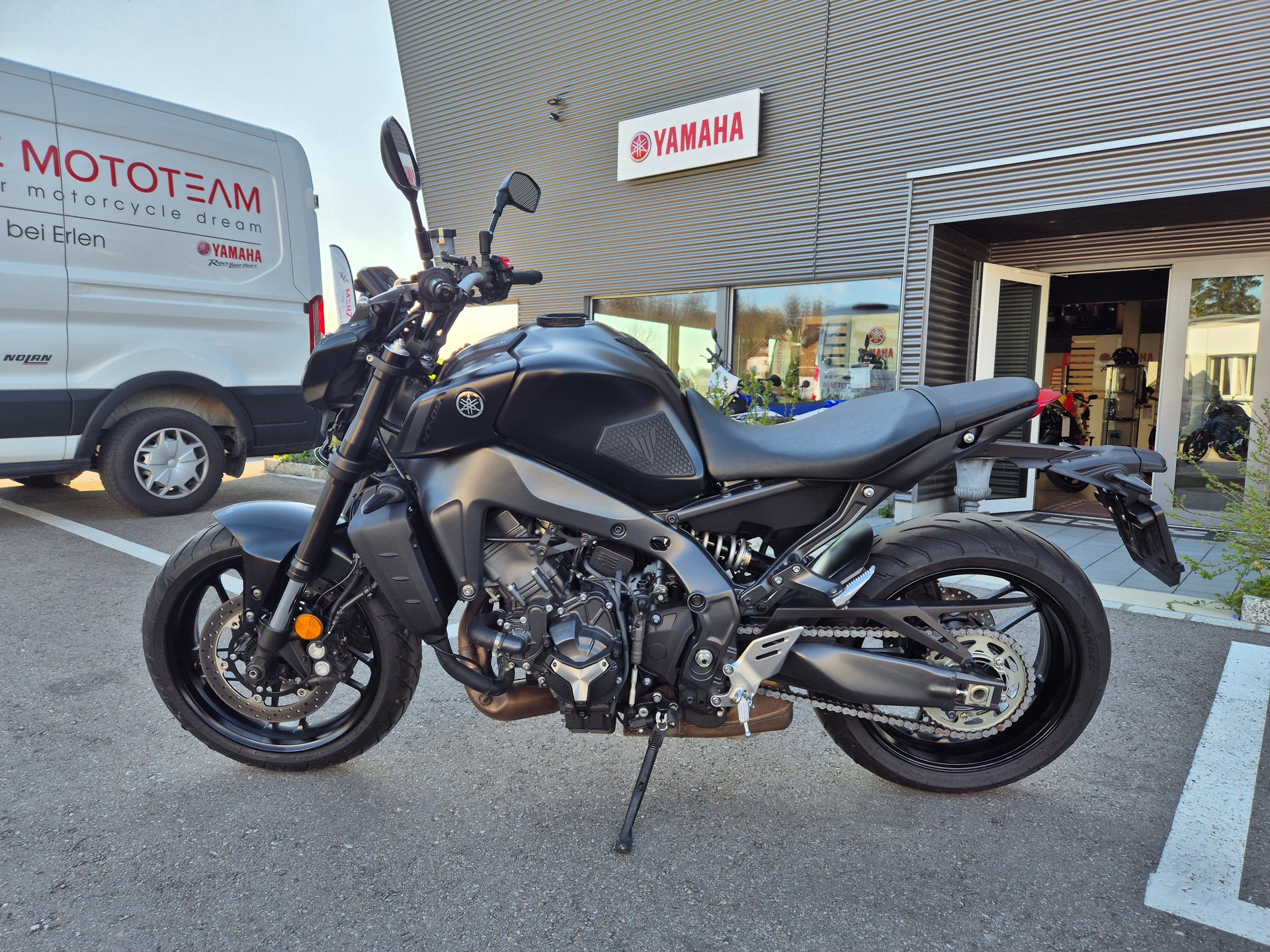 YAMAHA MT-09