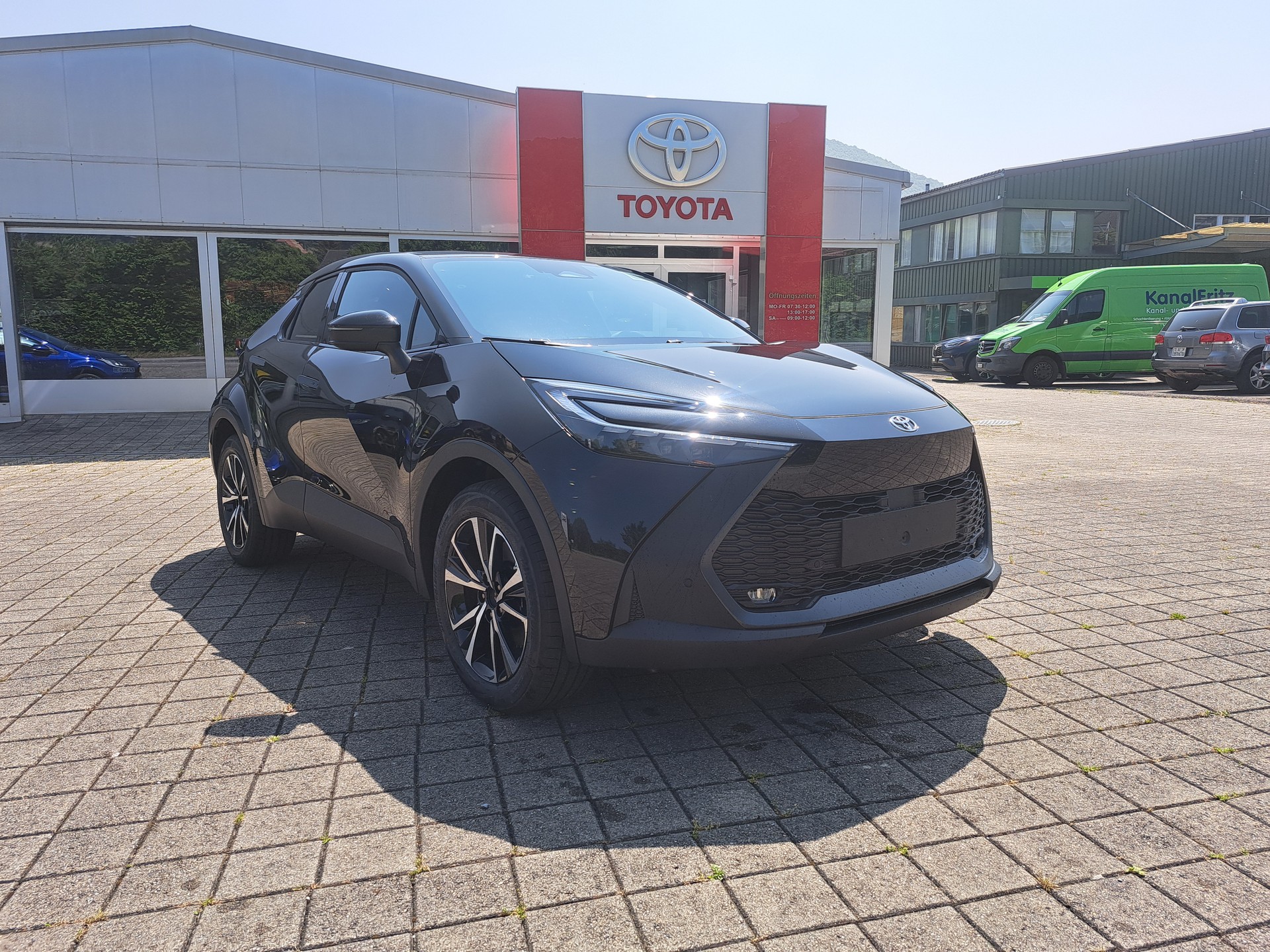 TOYOTA C-HR 2.0 PHEV CVT Swiss Edition-image-2