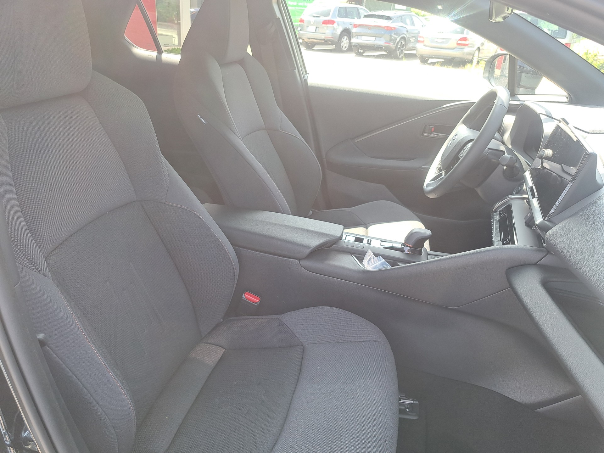 TOYOTA C-HR 2.0 PHEV CVT Swiss Edition-image-5